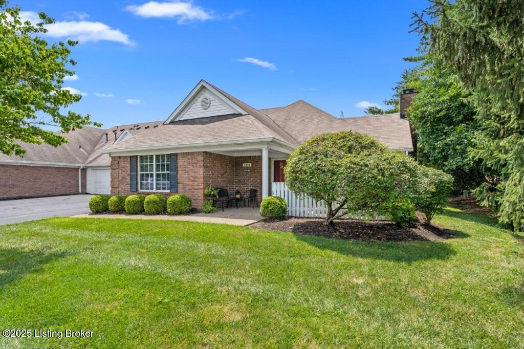 1214 Fox Pointe Dr Property Photo 1