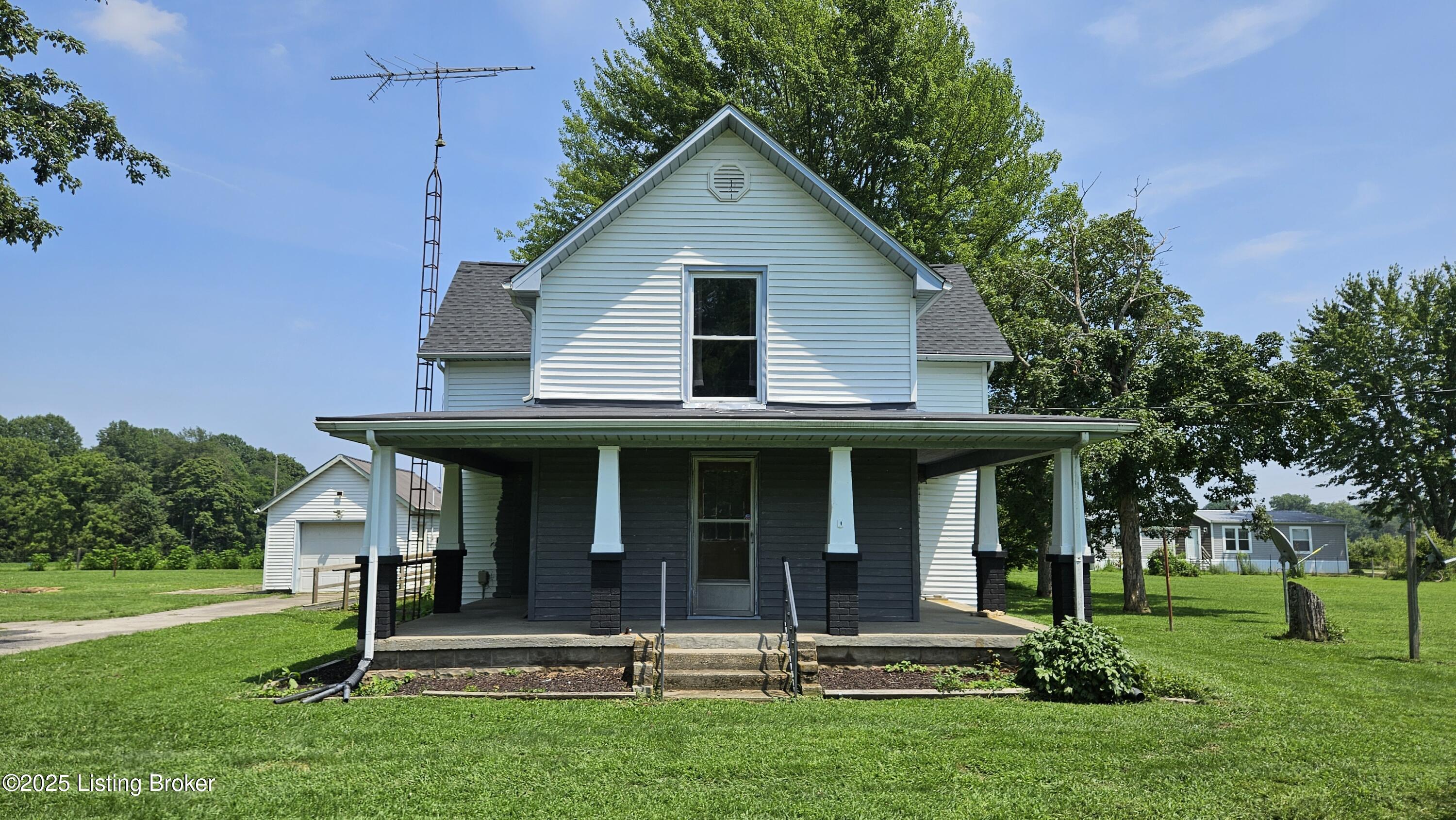 9768 N US 421
