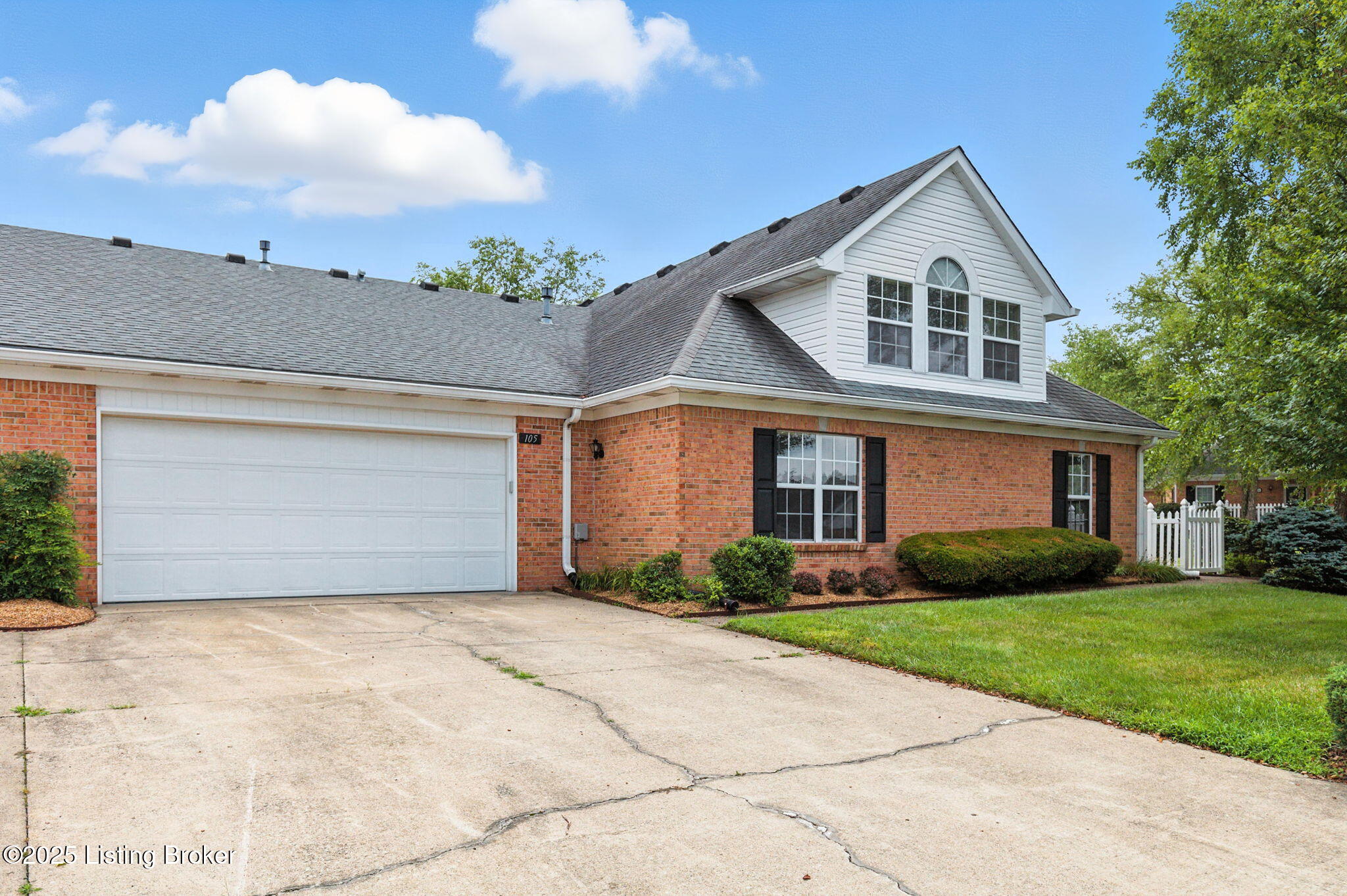 105 Azalea Ct Property Photo 1