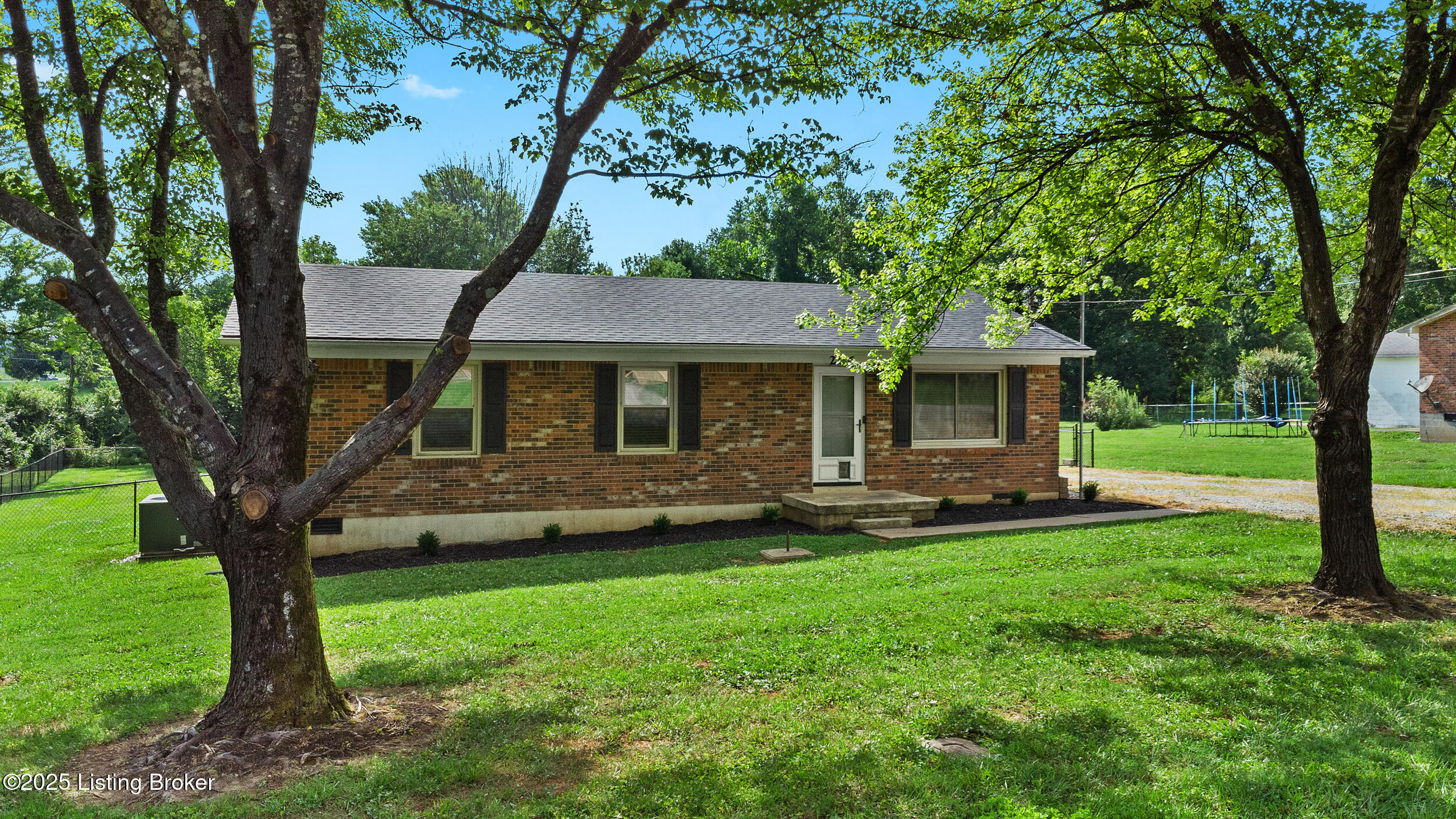 206 North Dr Property Photo 1