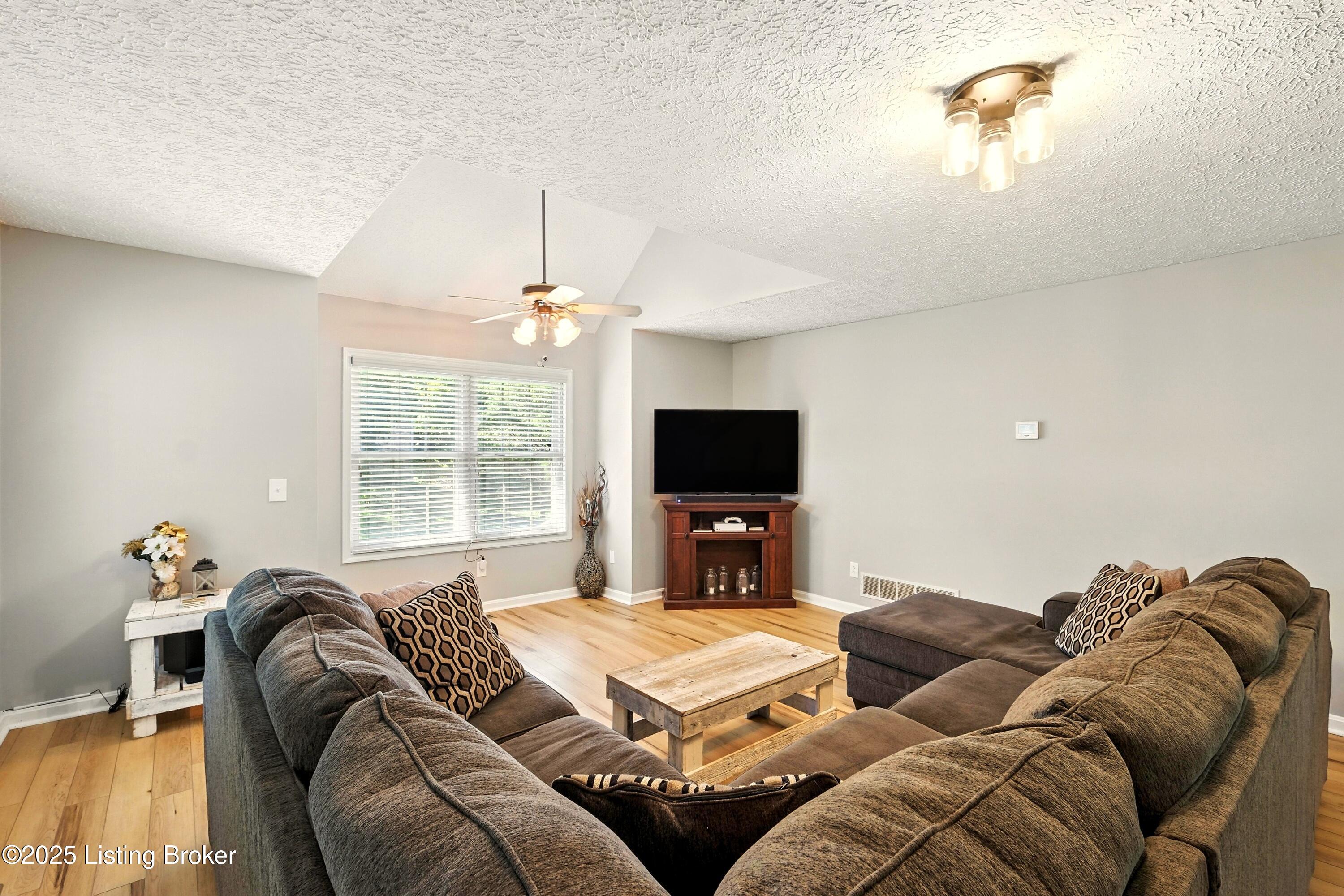2381 Ridge Crest Dr Ne Property Photo 3