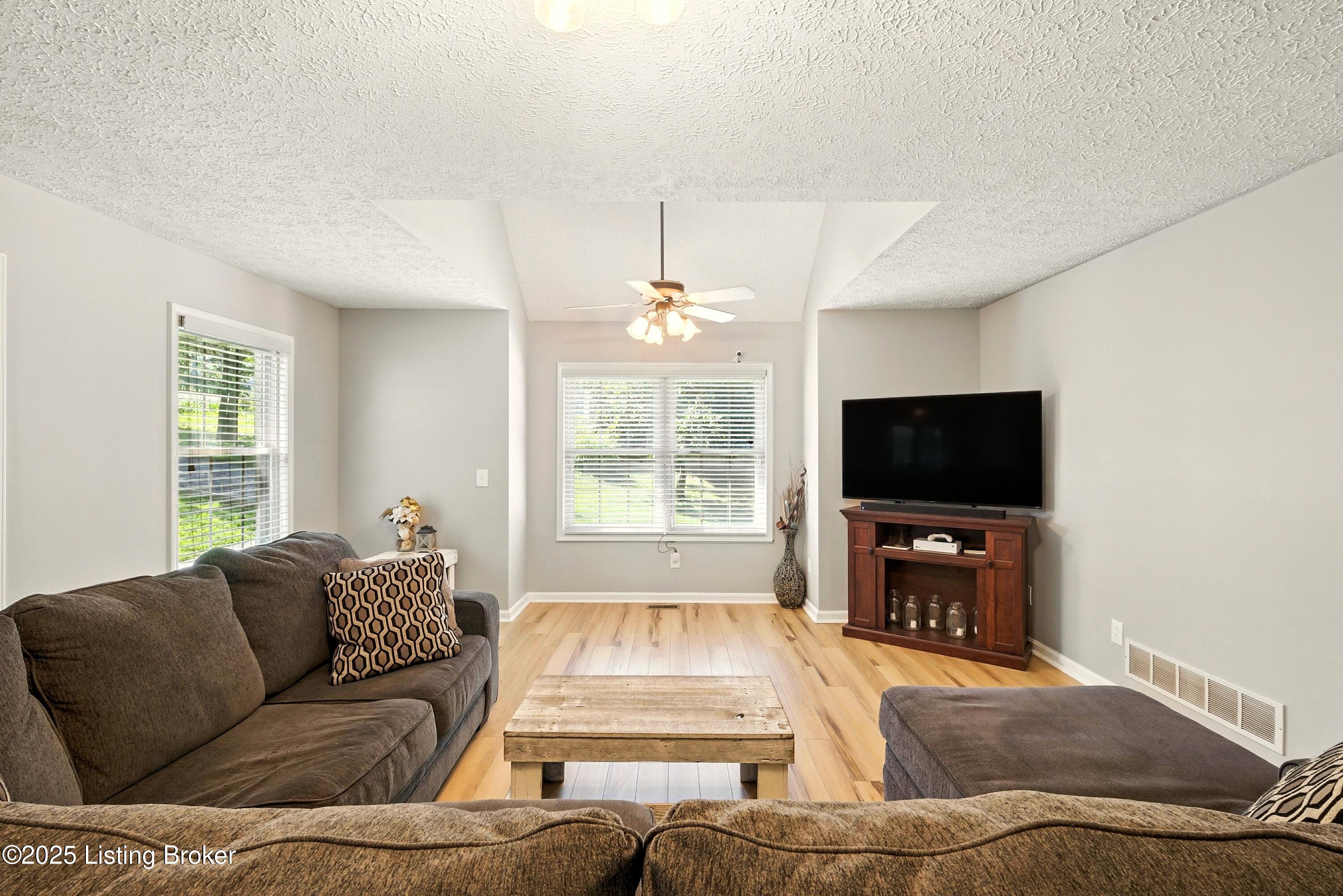2381 Ridge Crest Dr Ne Property Photo 4