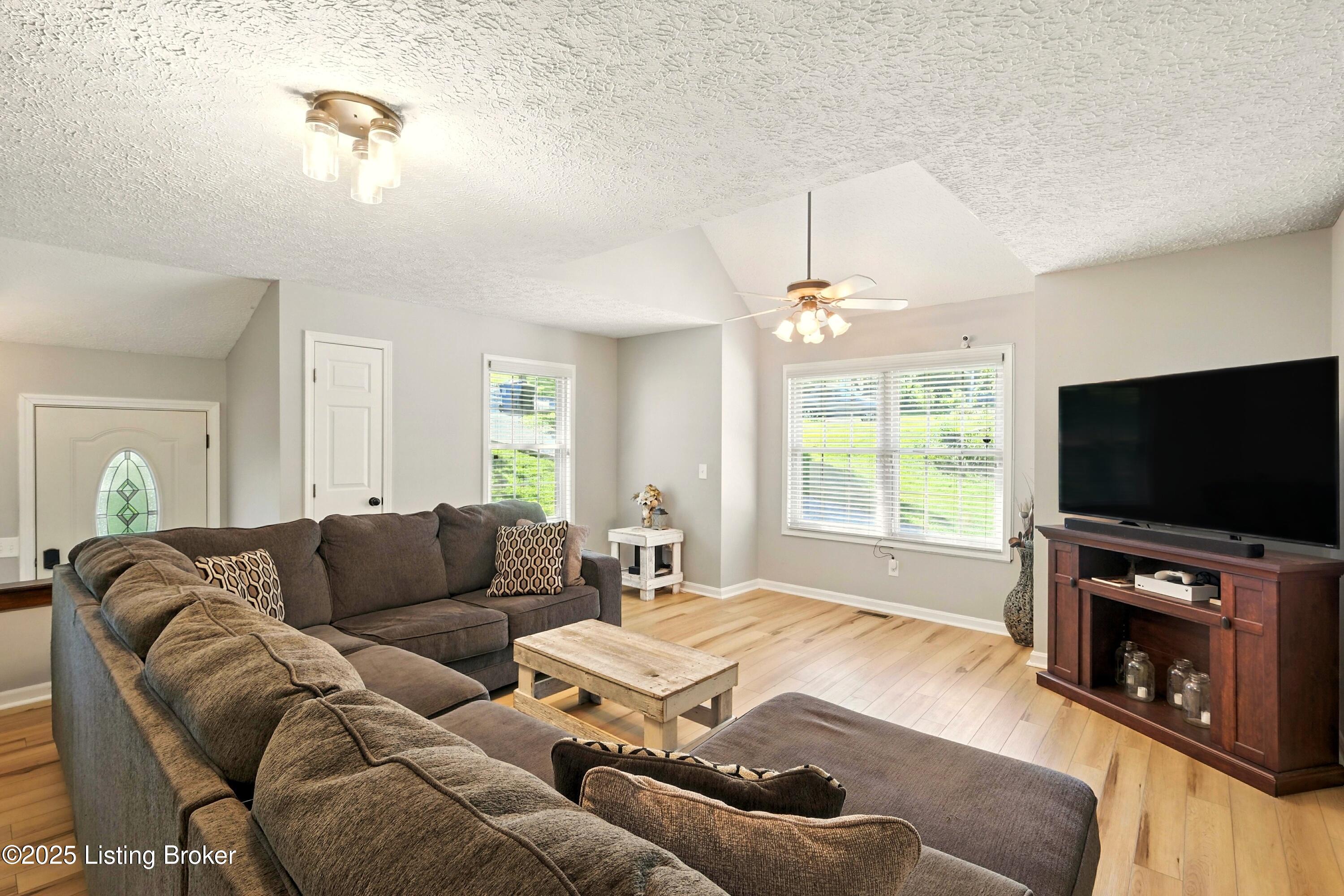 2381 Ridge Crest Dr Ne Property Photo 5