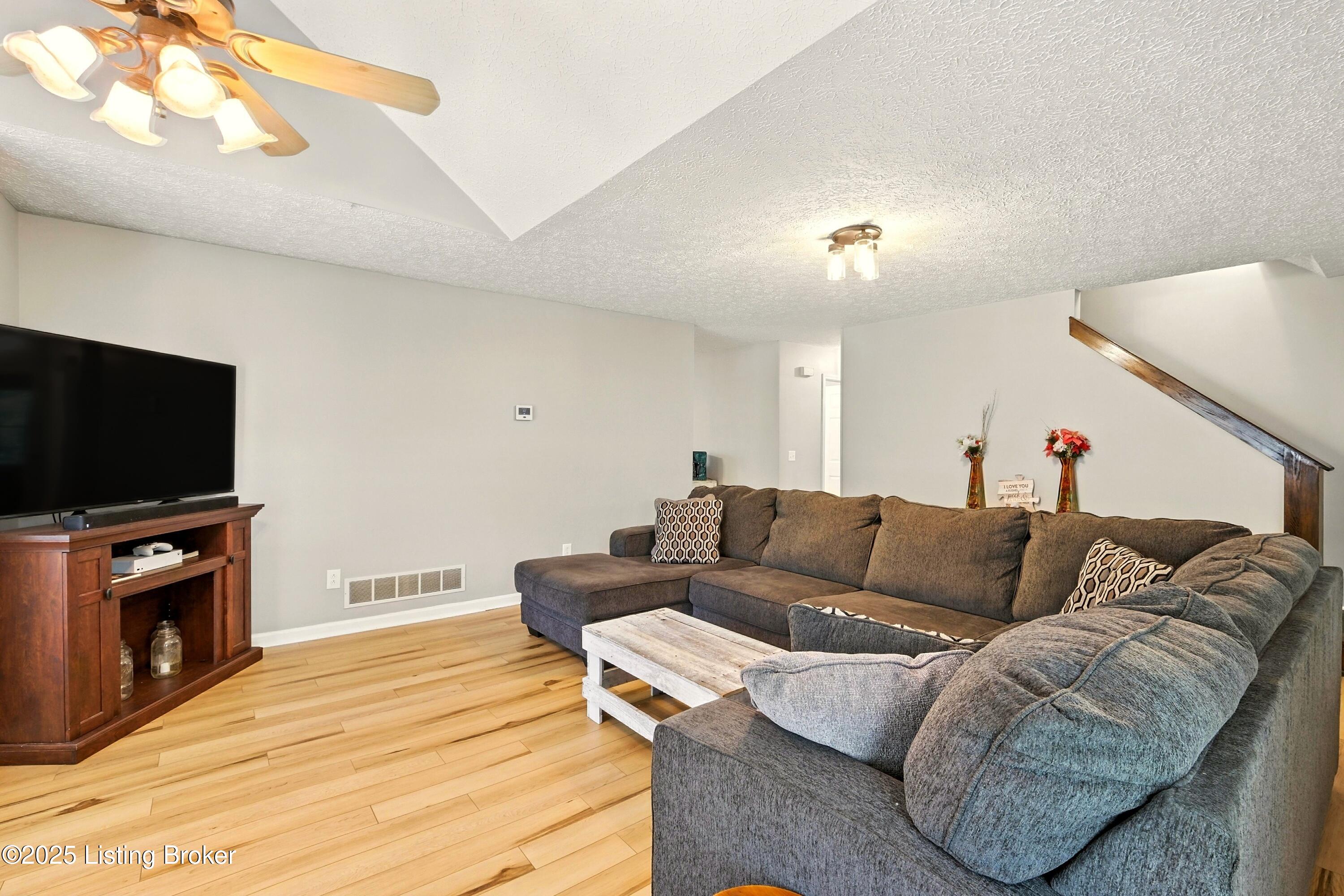 2381 Ridge Crest Dr Ne Property Photo 7