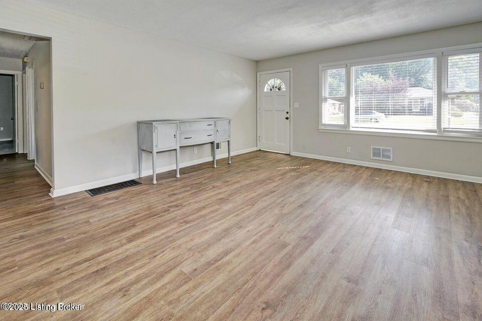 2822 Esther Blvd Property Photo 3