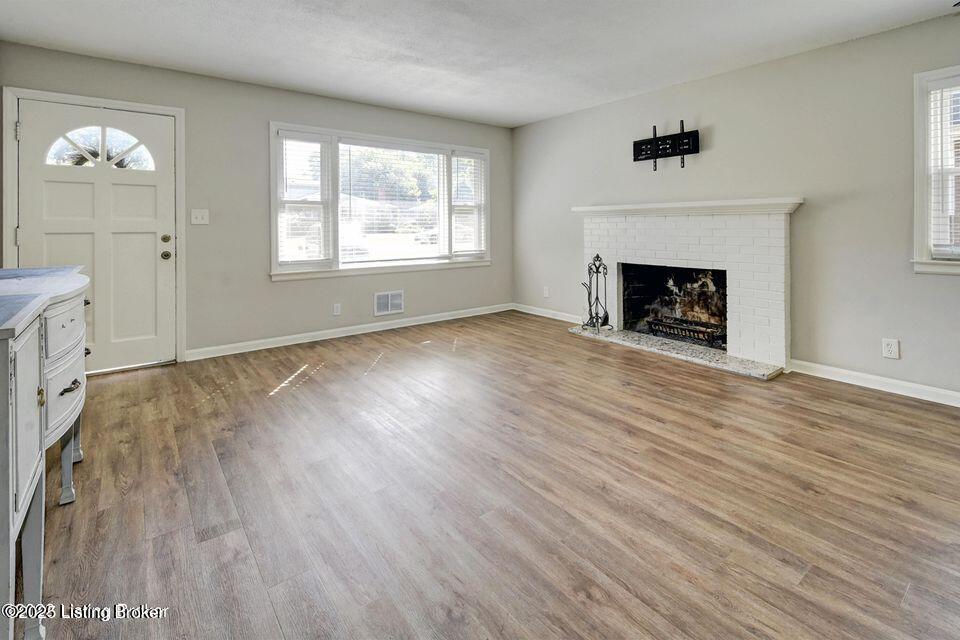 2822 Esther Blvd Property Photo 4