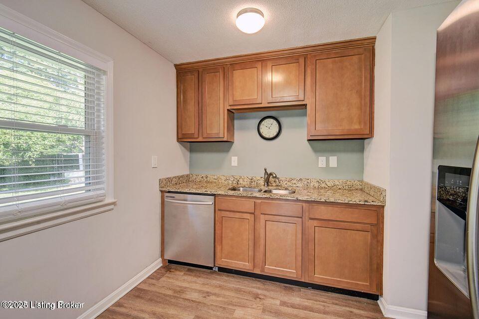 2822 Esther Blvd Property Photo 8