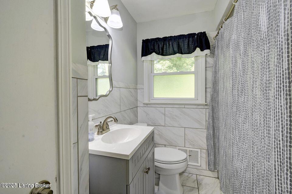 2822 Esther Blvd Property Photo 12