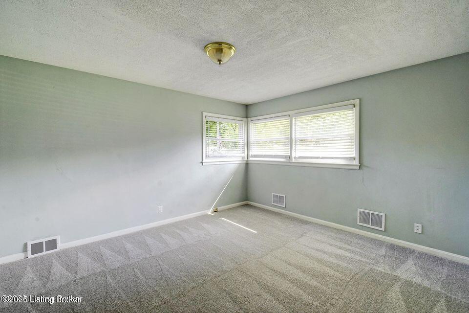 2822 Esther Blvd Property Photo 13