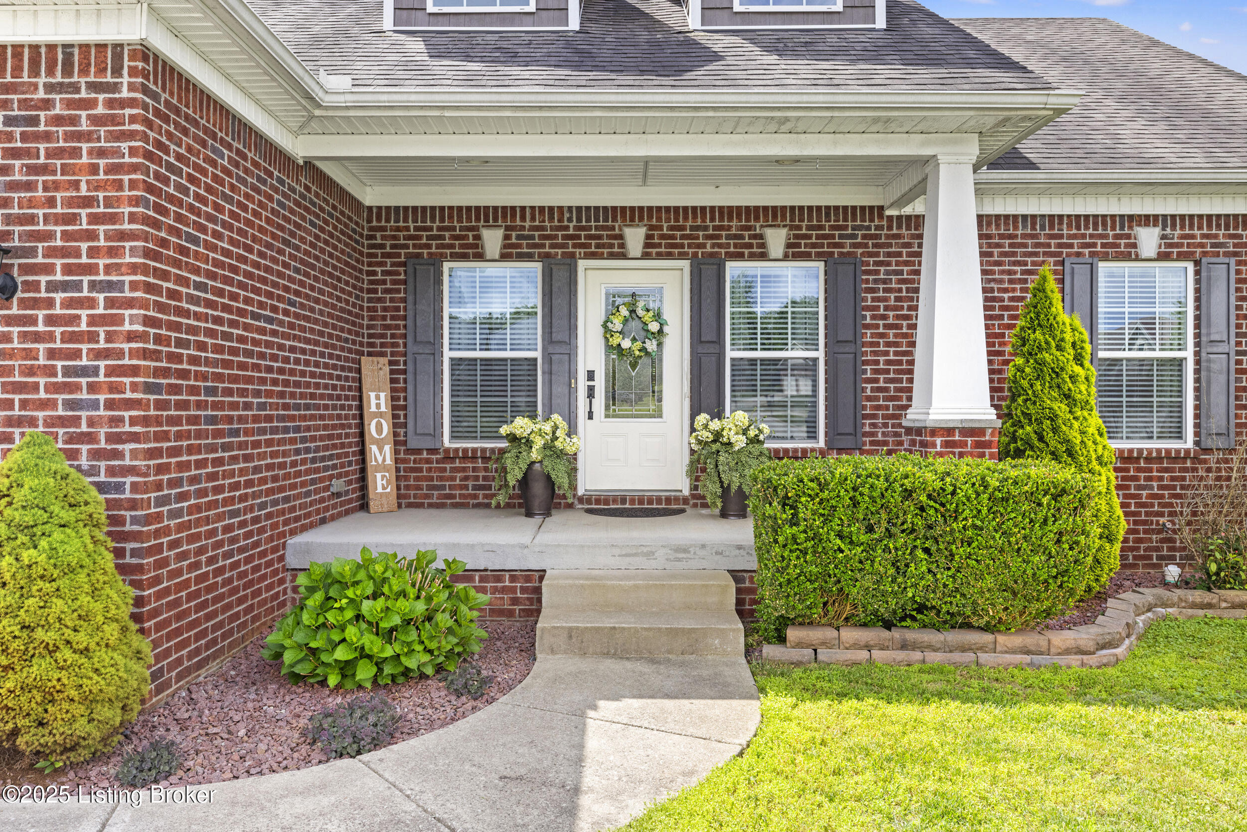 346 London Square Property Photo 1
