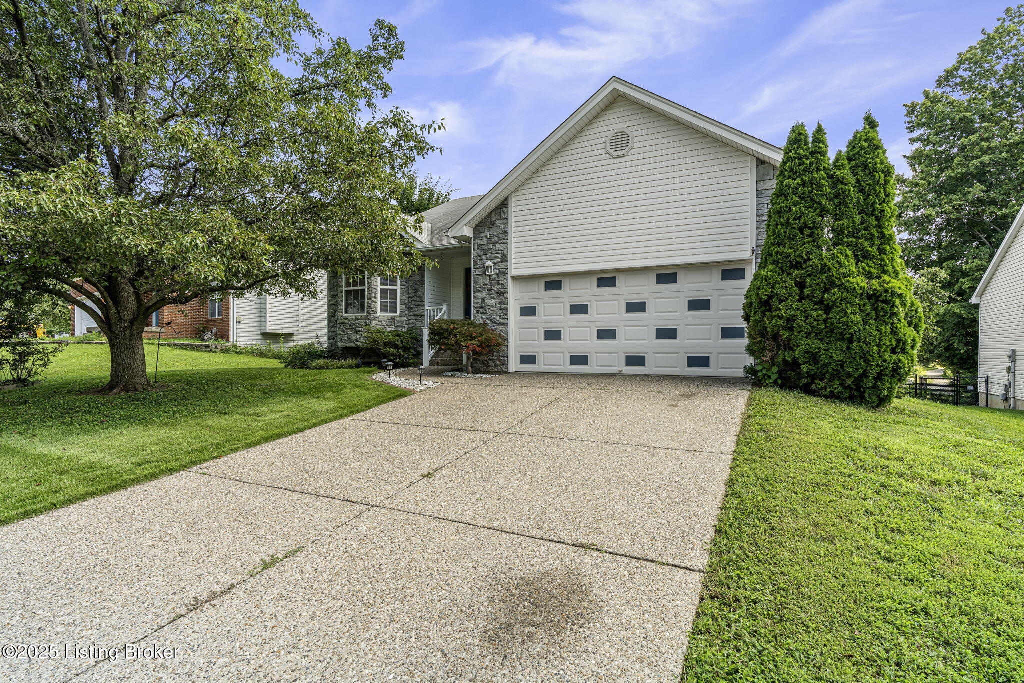 233 Washington Cir Property Photo 1