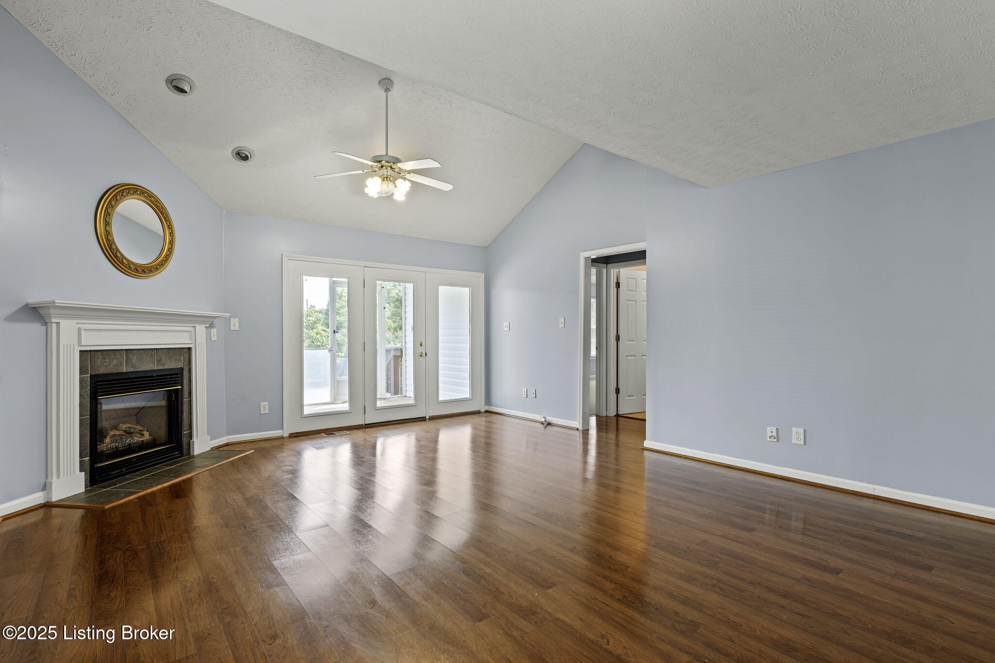 233 Washington Cir Property Photo 4