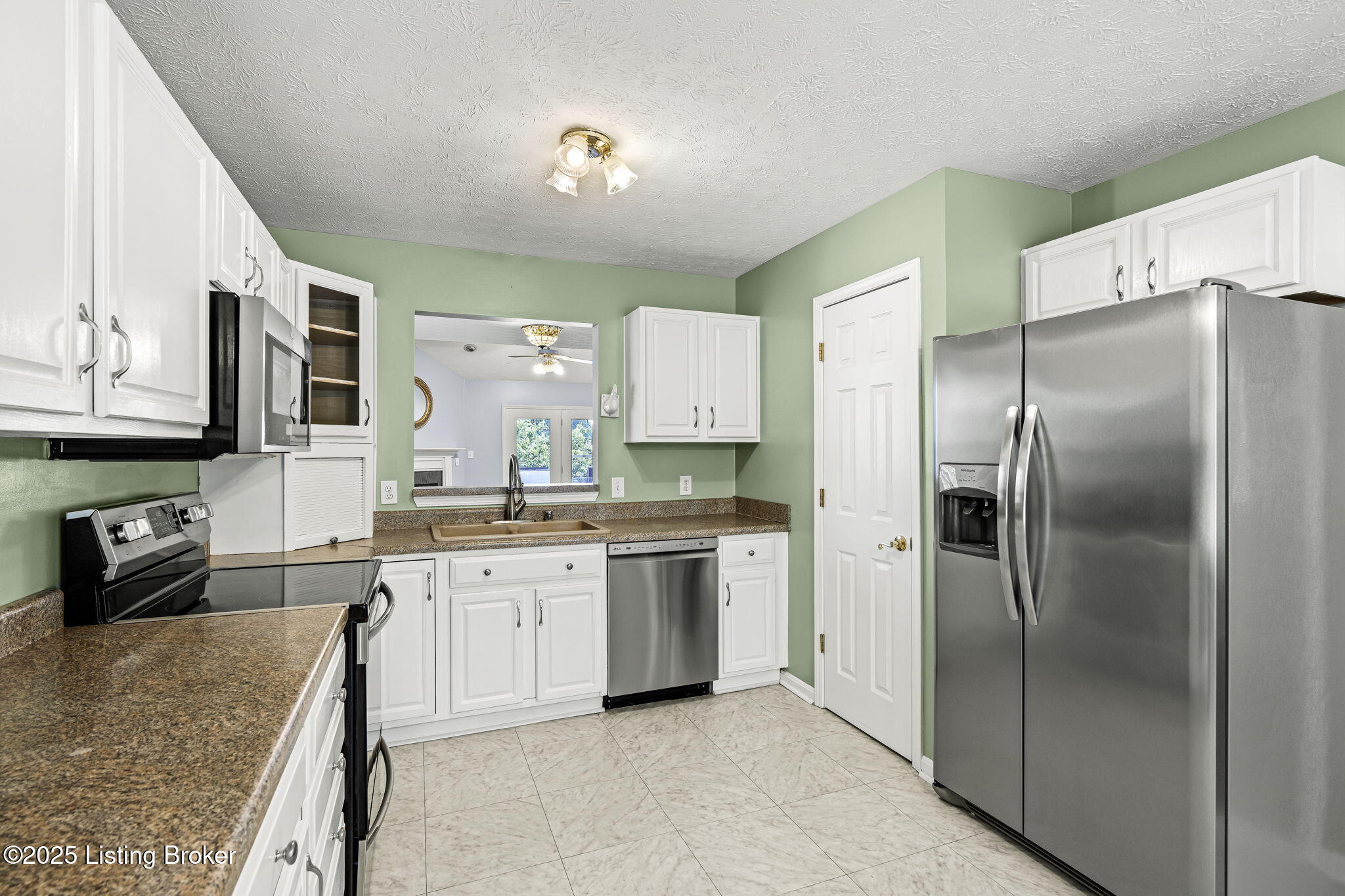 233 Washington Cir Property Photo 8