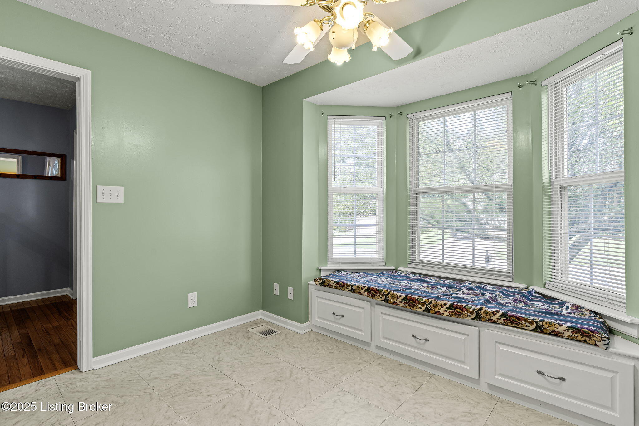 233 Washington Cir Property Photo 11