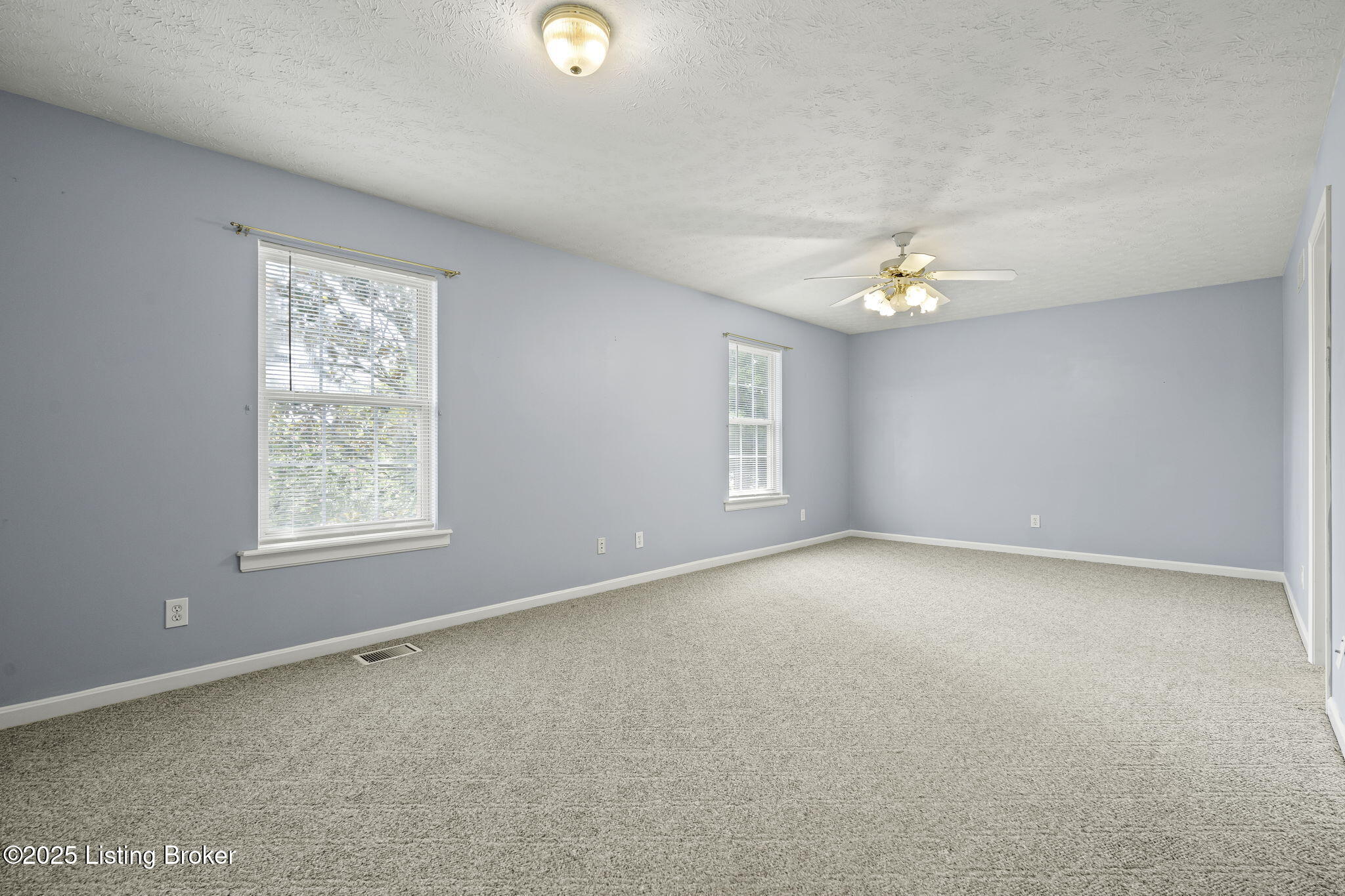 233 Washington Cir Property Photo 12