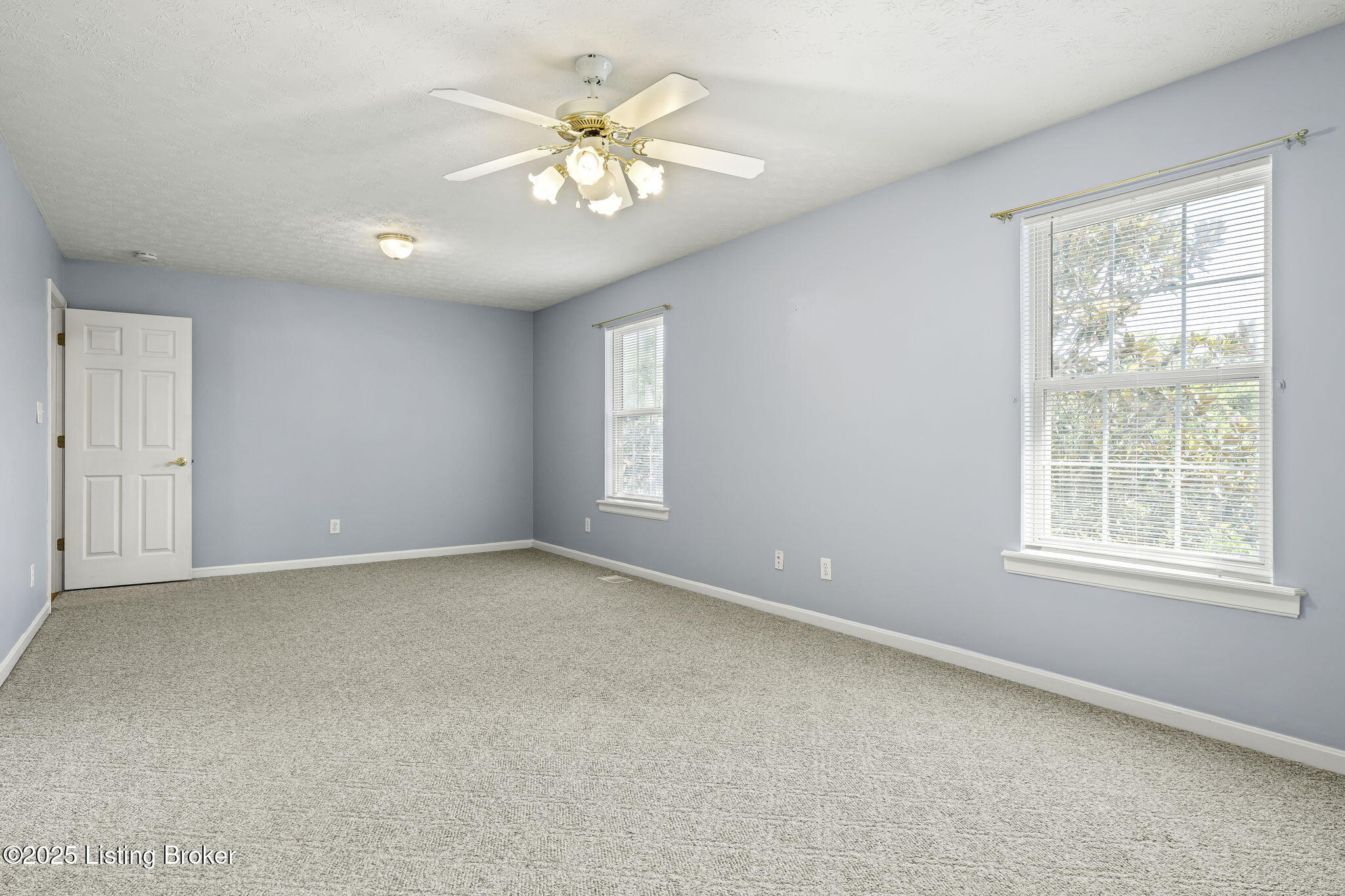 233 Washington Cir Property Photo 13