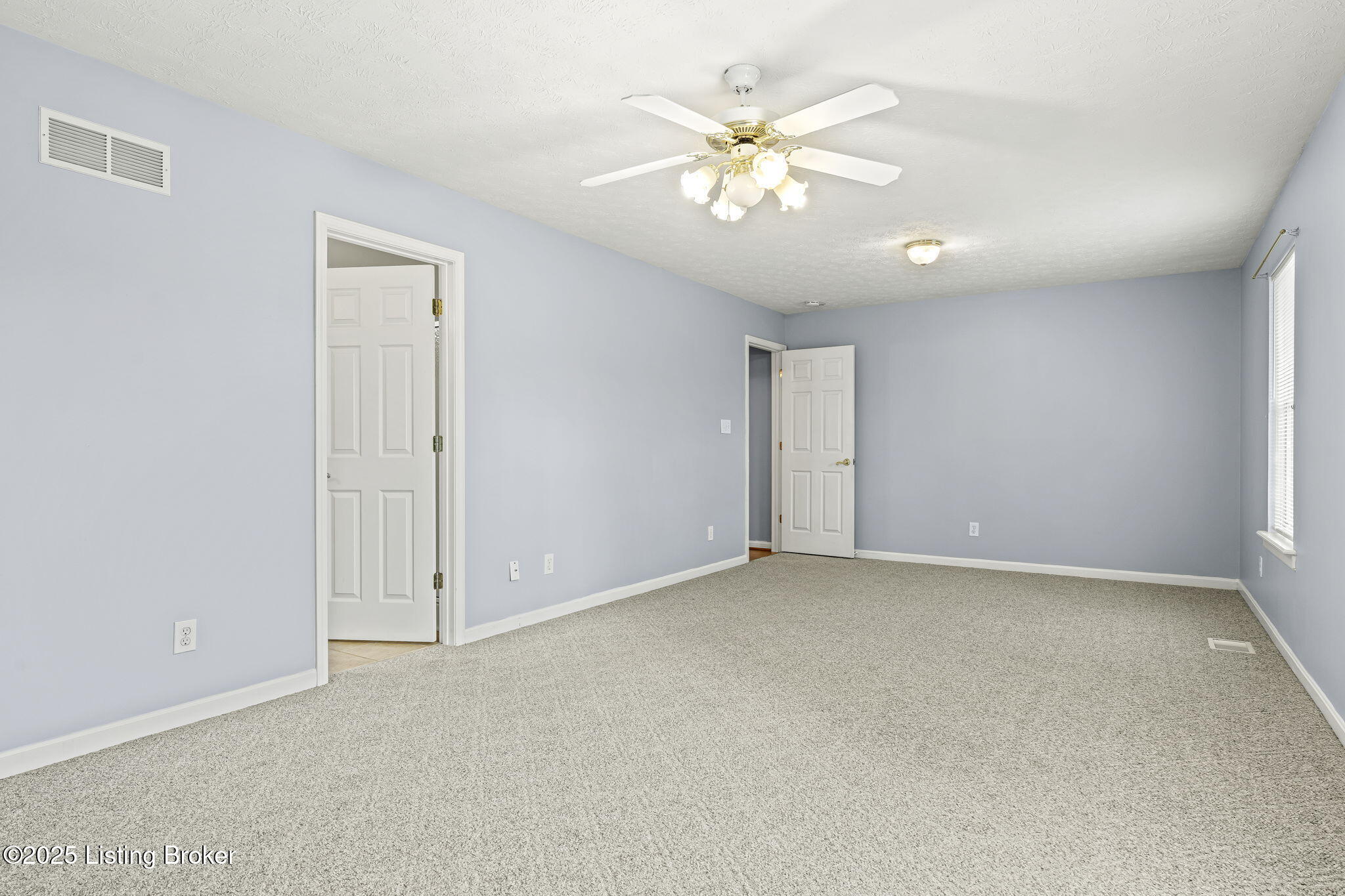 233 Washington Cir Property Photo 14