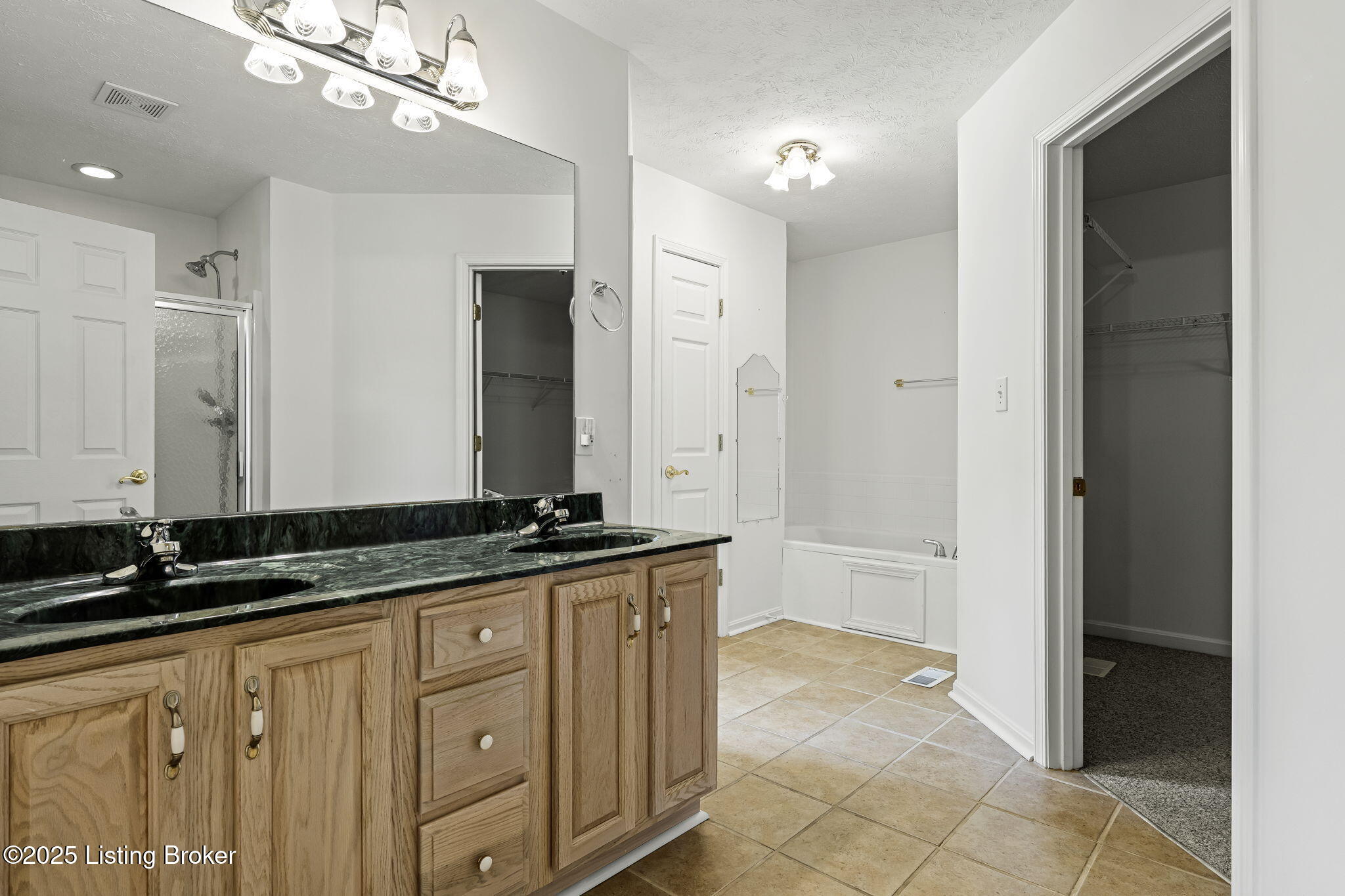 233 Washington Cir Property Photo 15