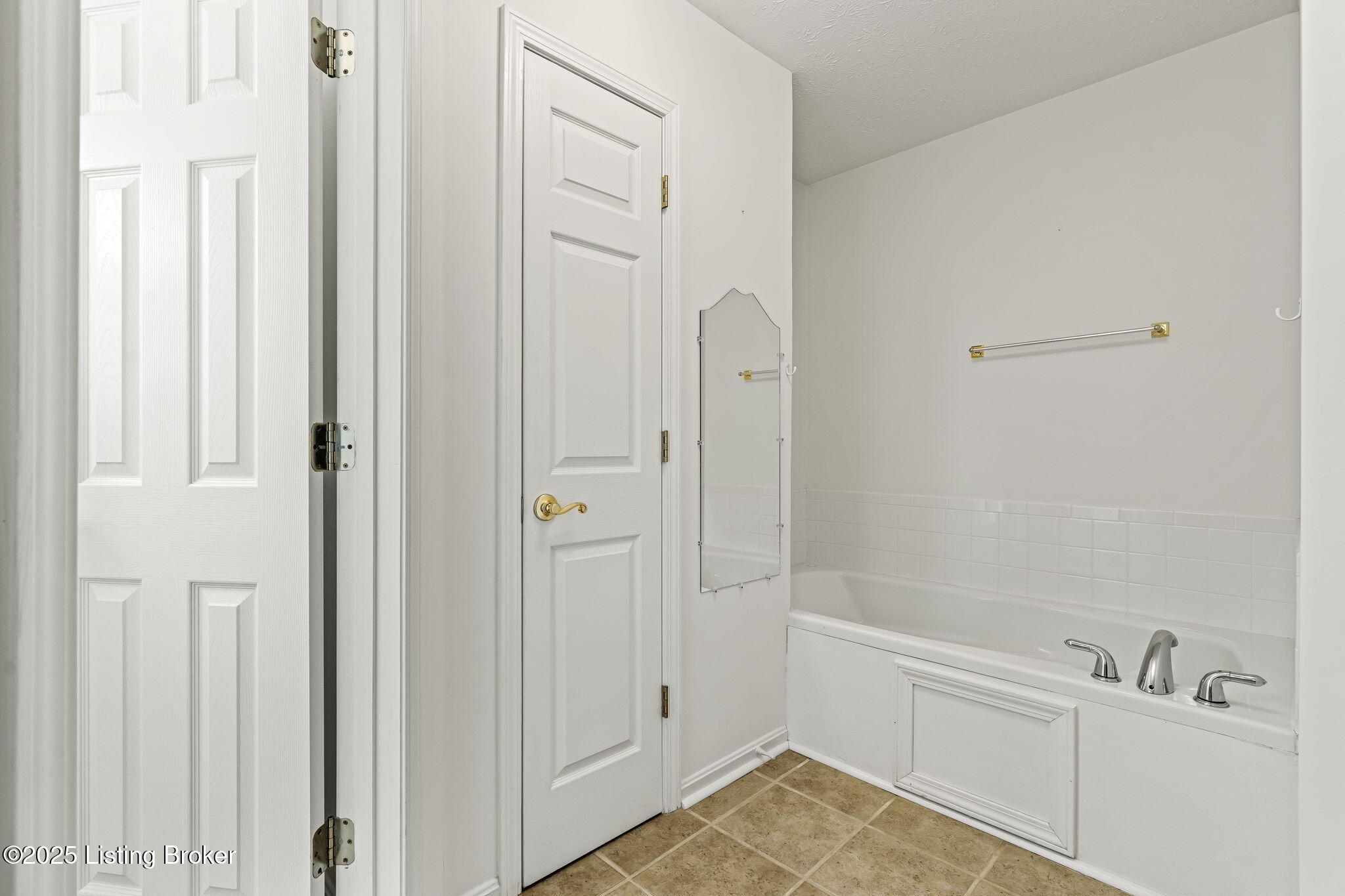 233 Washington Cir Property Photo 16