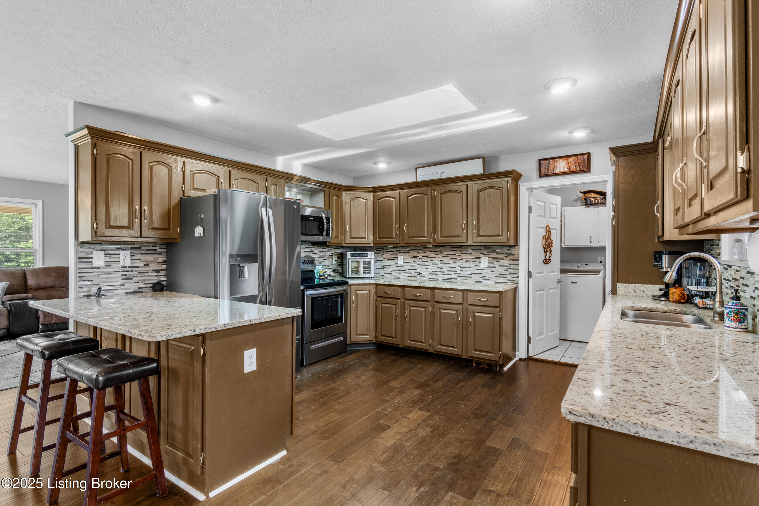 8010 Thixton Ln Property Photo 17