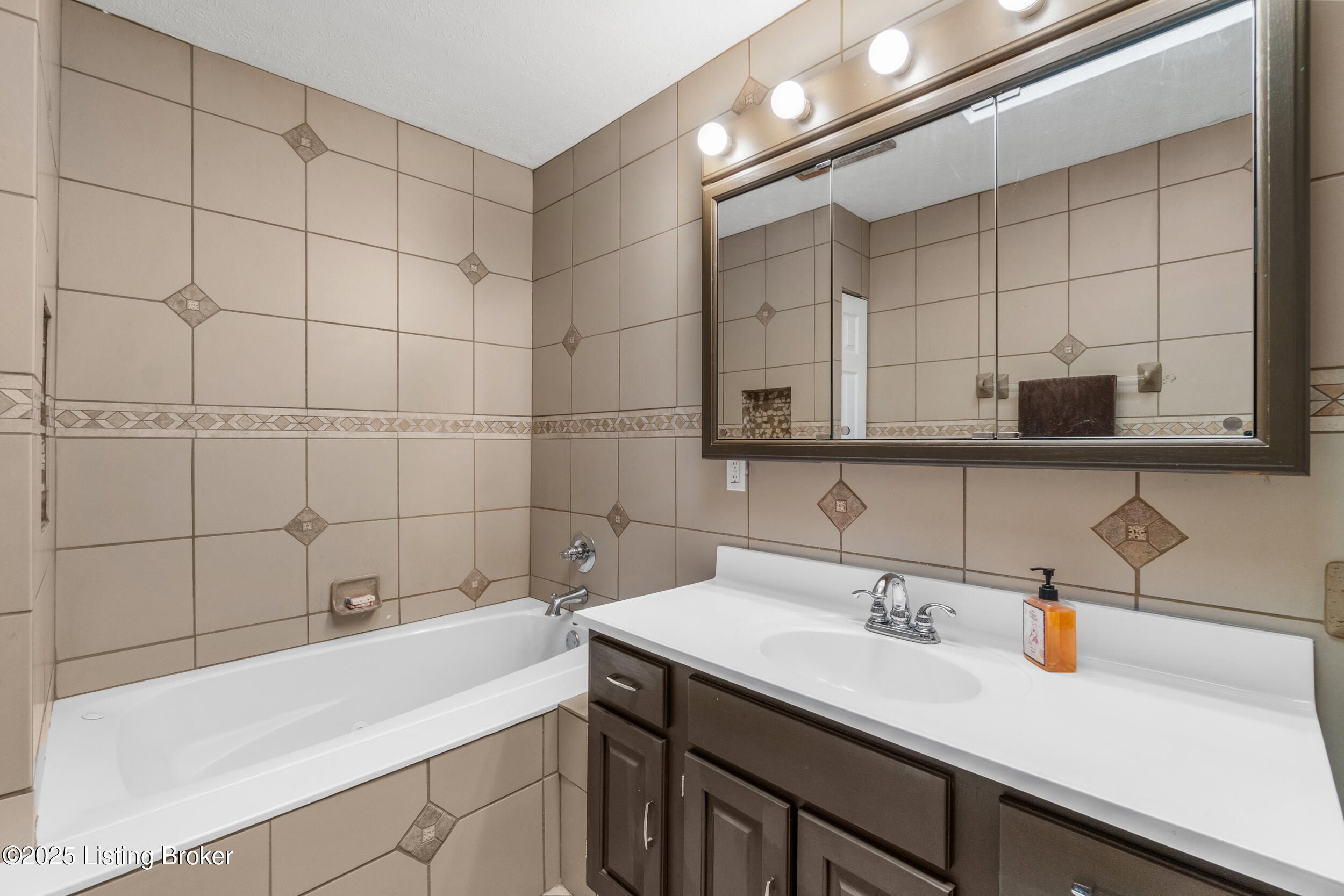 8010 Thixton Ln Property Photo 35
