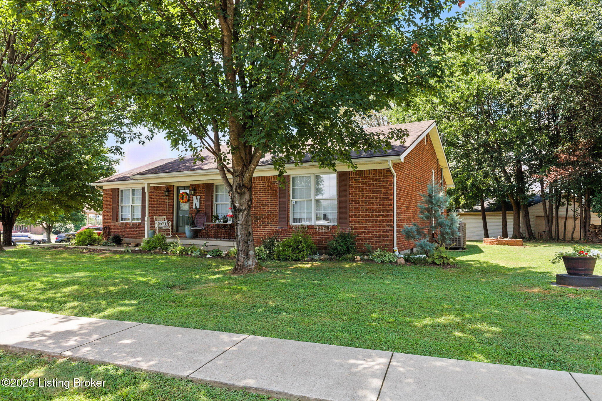 105 Longleaf Ct Property Photo 1