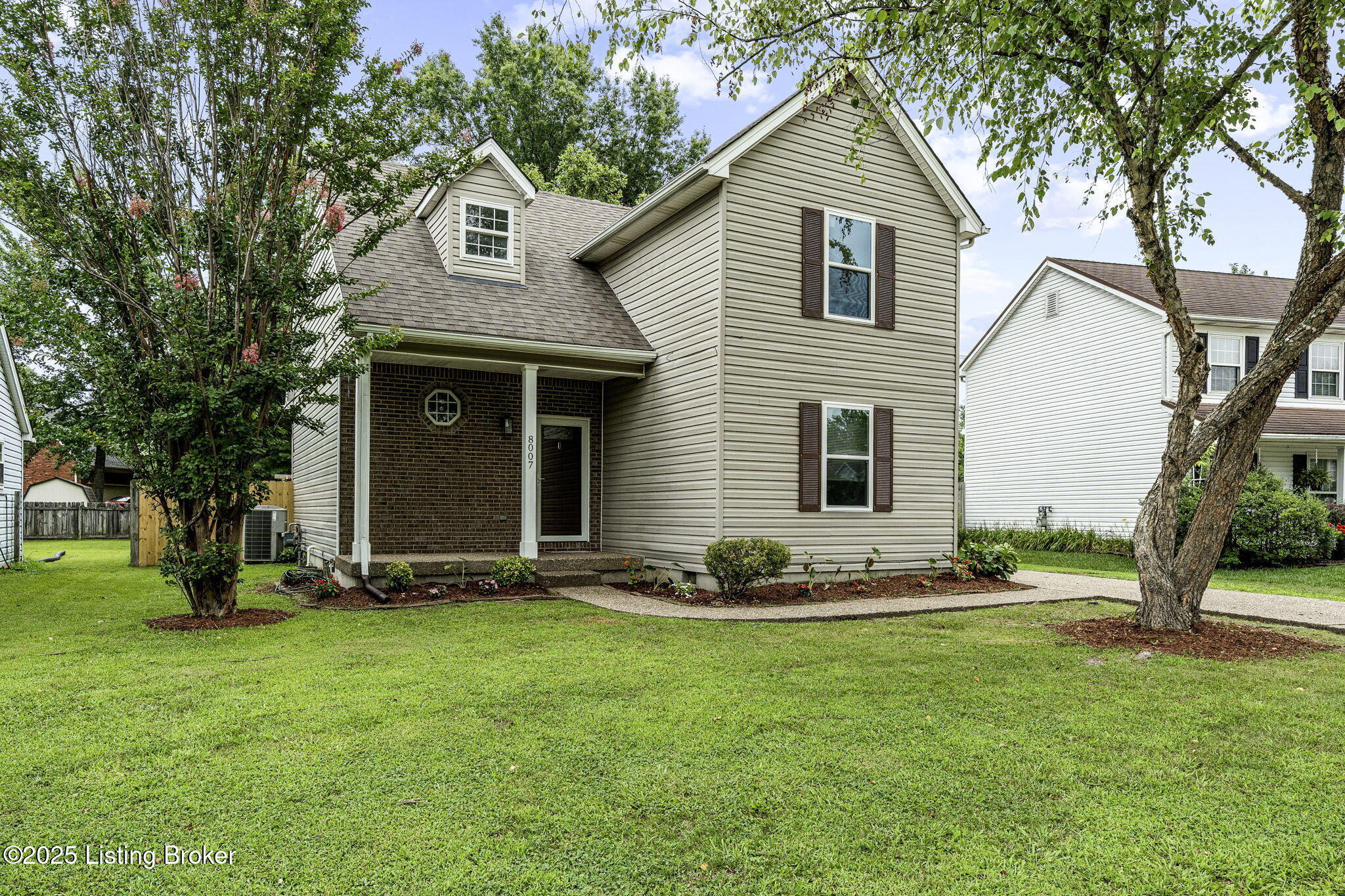 8007 Apple Valley Dr Property Photo 1