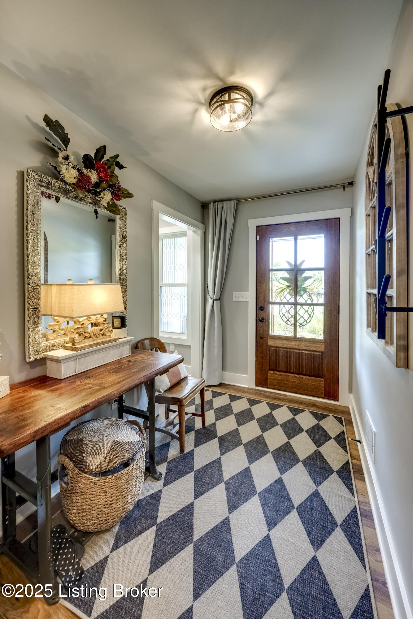 7105 Hollow Oak Ct Property Photo 4