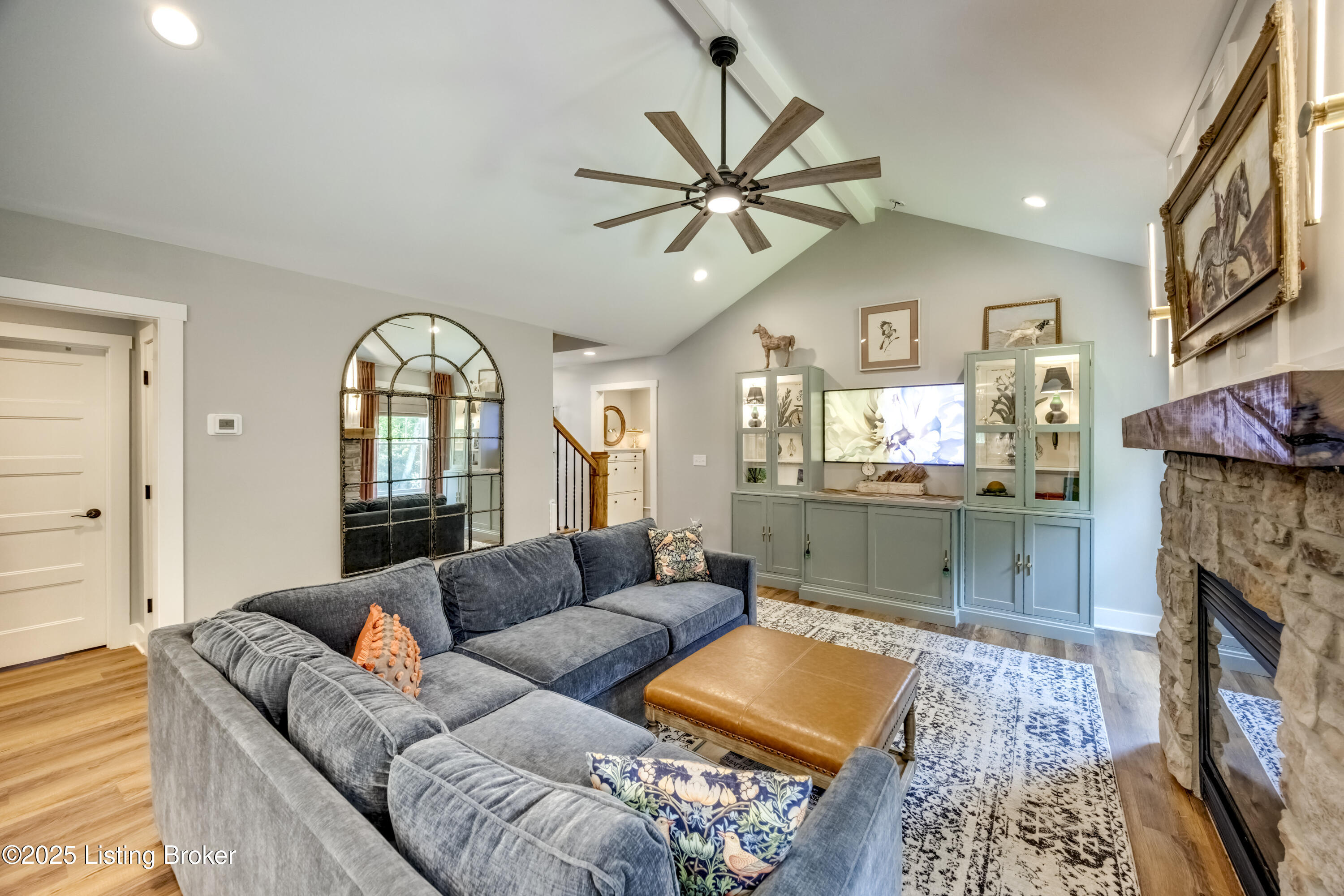7105 Hollow Oak Ct Property Photo 7