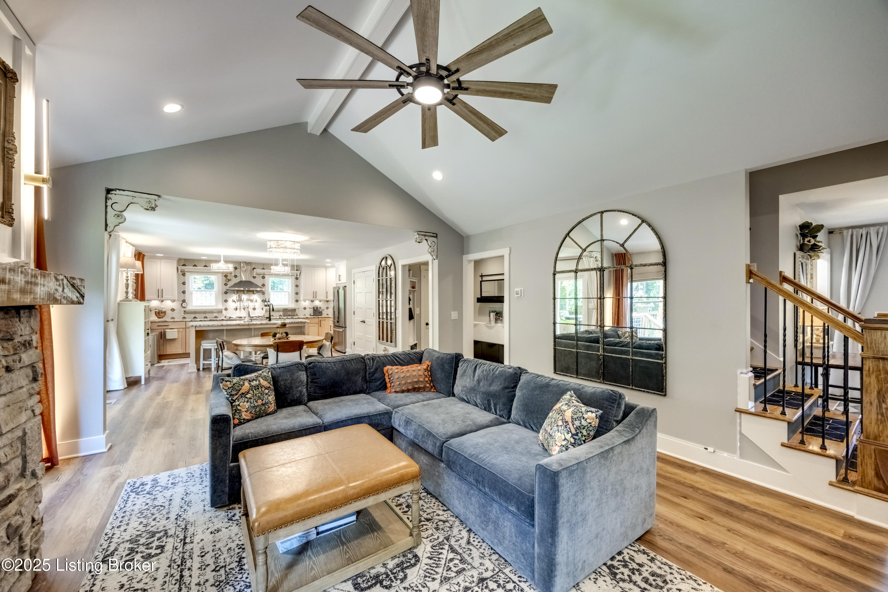 7105 Hollow Oak Ct Property Photo 8