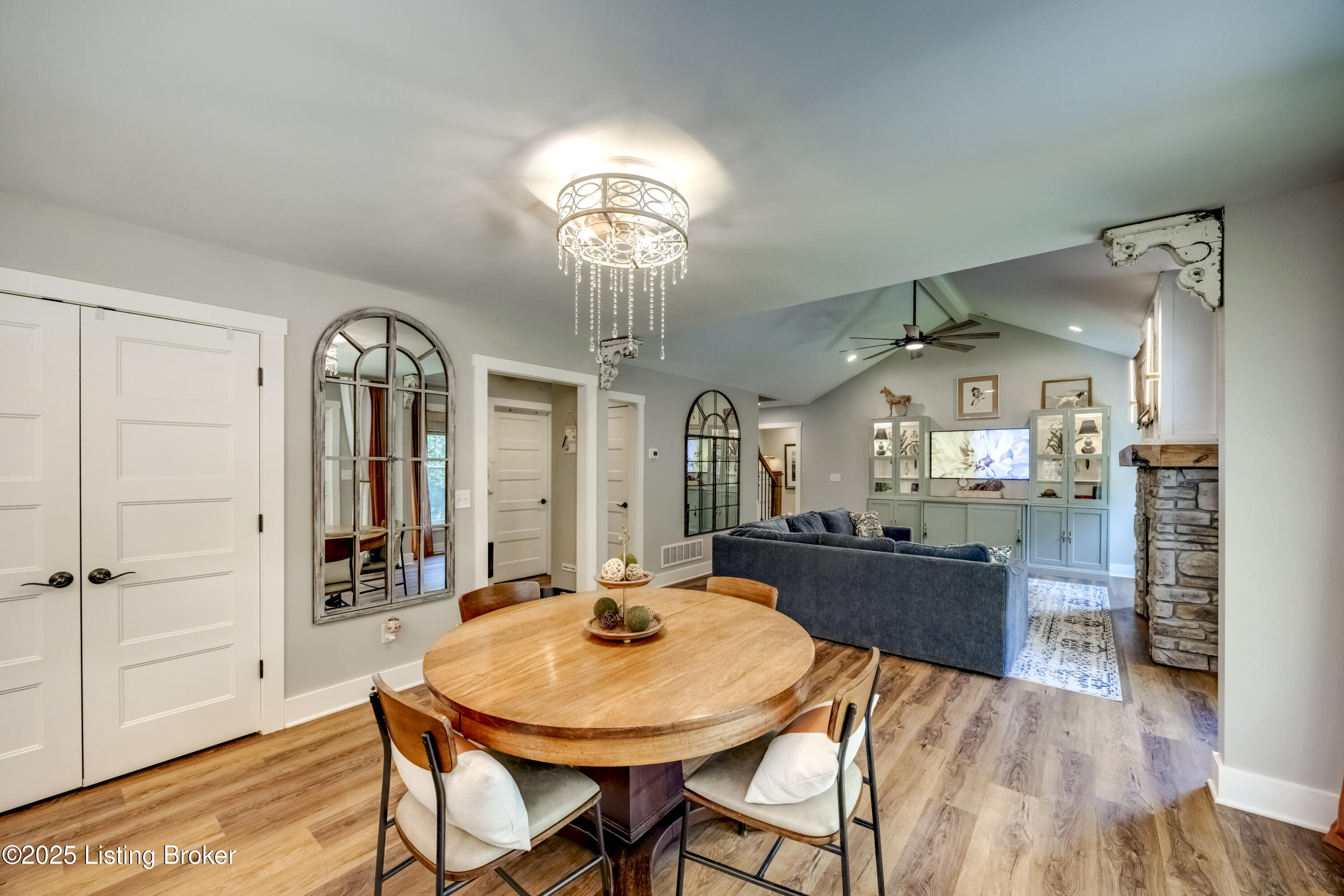 7105 Hollow Oak Ct Property Photo 12