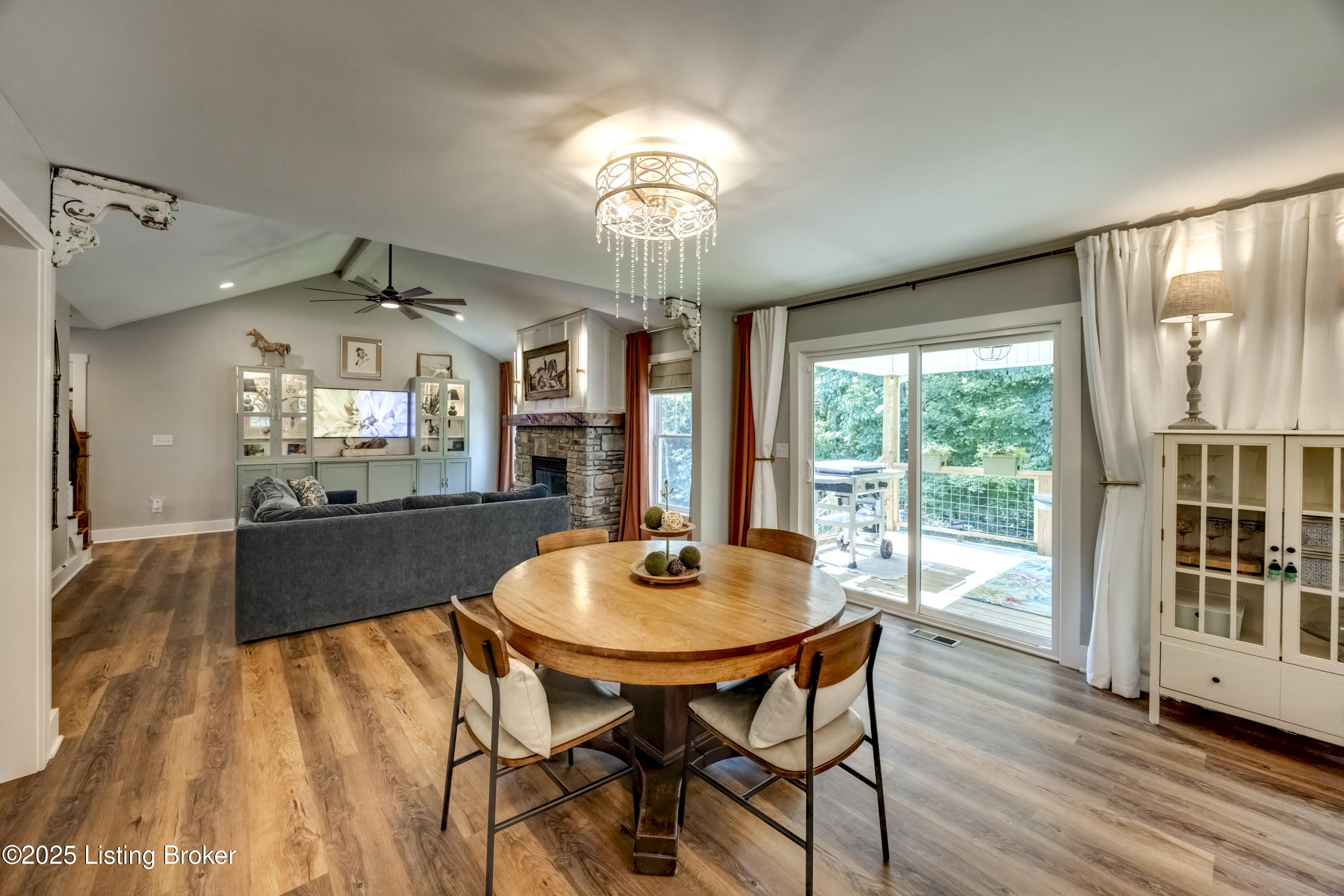 7105 Hollow Oak Ct Property Photo 13