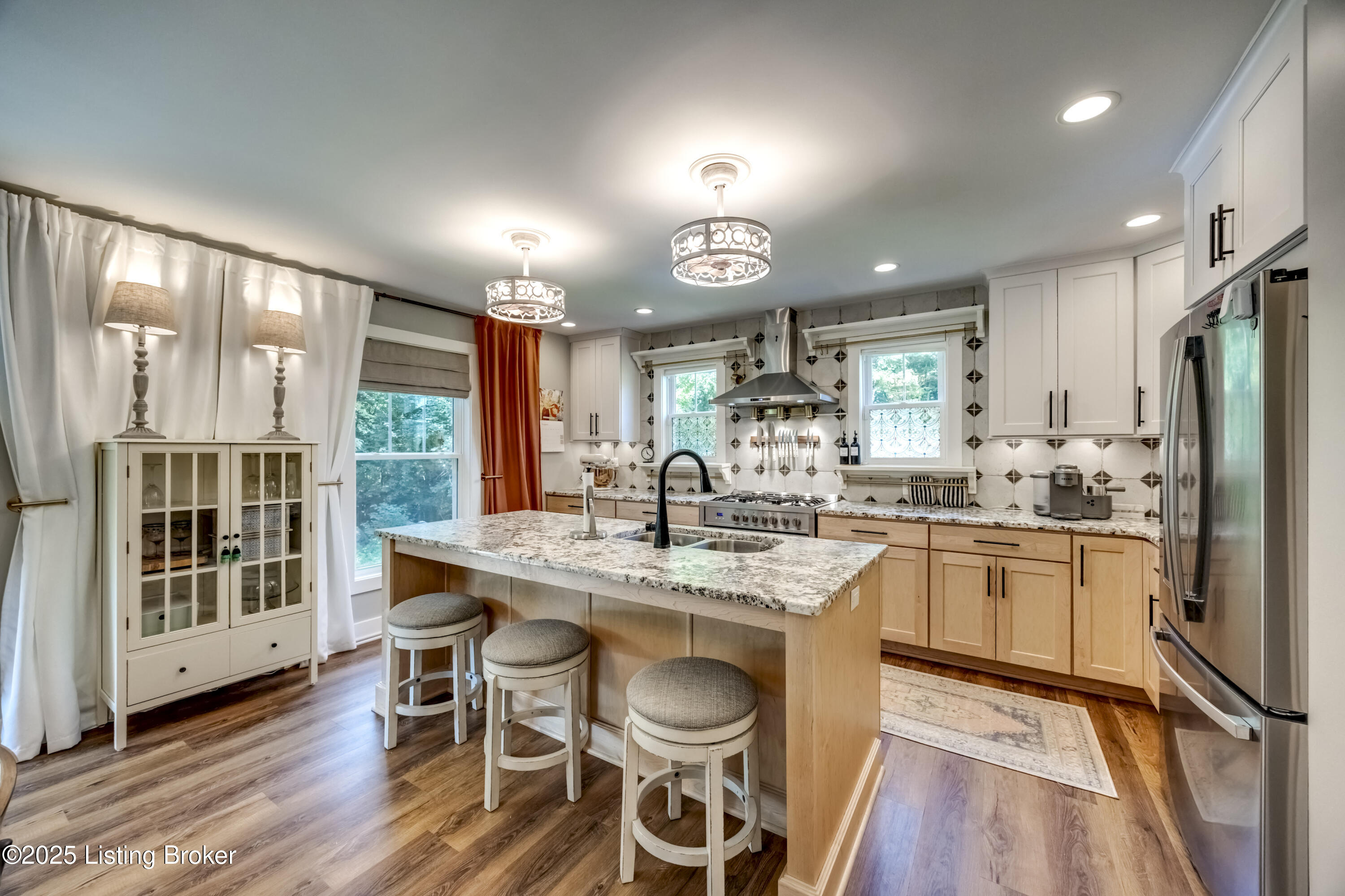 7105 Hollow Oak Ct Property Photo 14