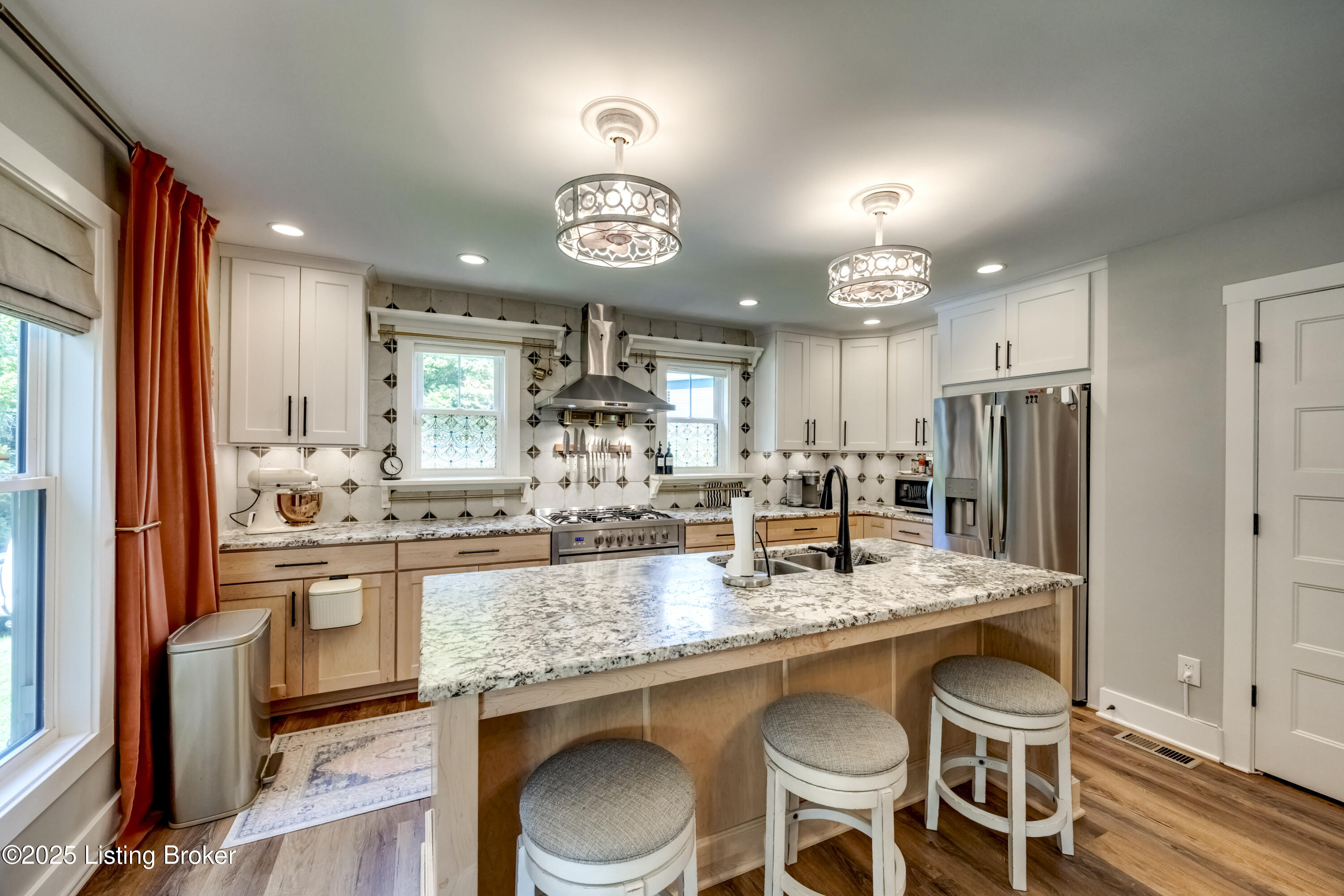 7105 Hollow Oak Ct Property Photo 15