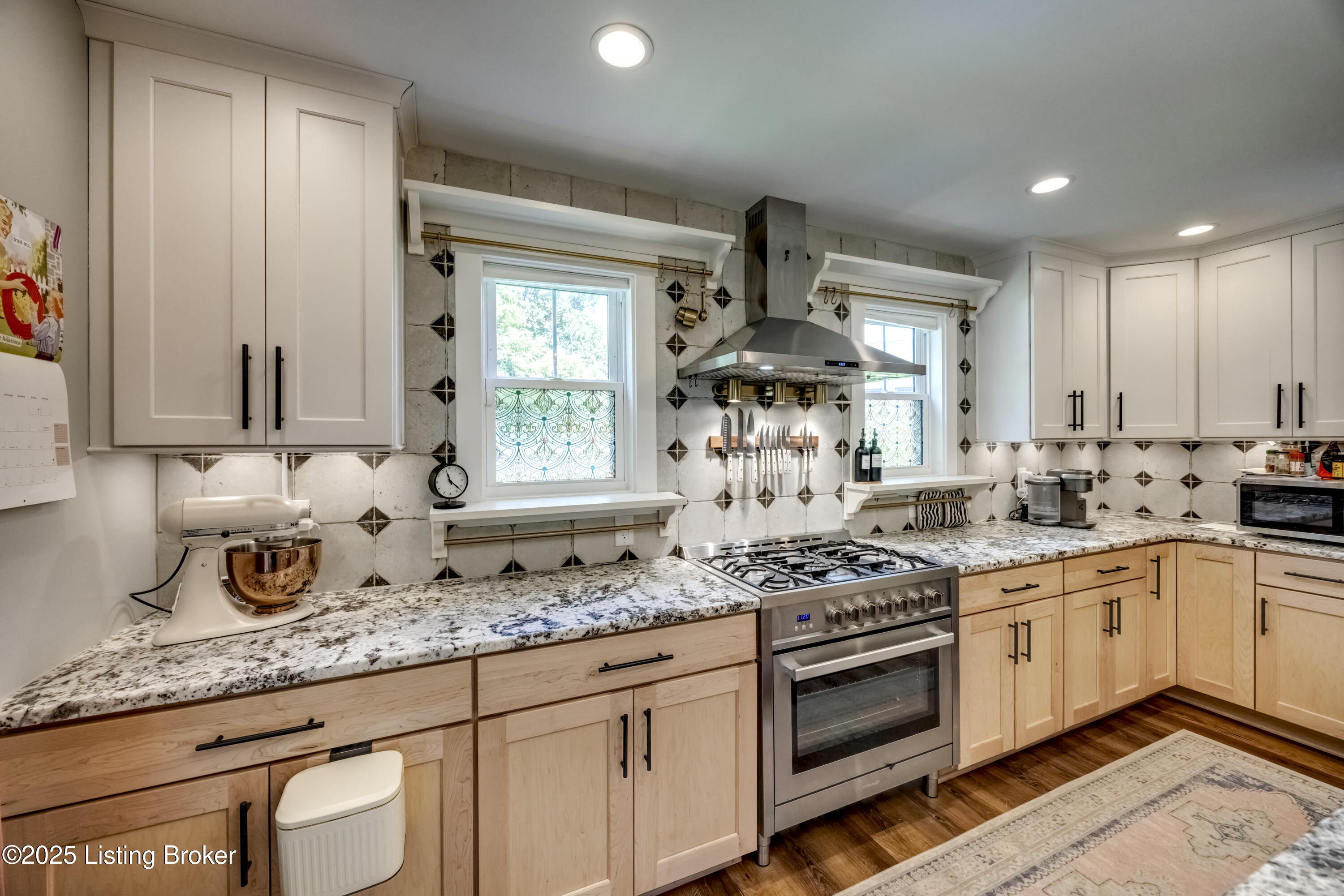 7105 Hollow Oak Ct Property Photo 16