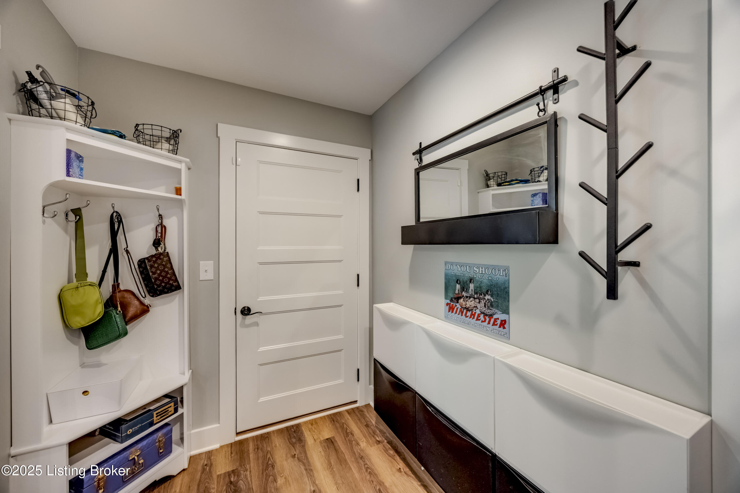 7105 Hollow Oak Ct Property Photo 22