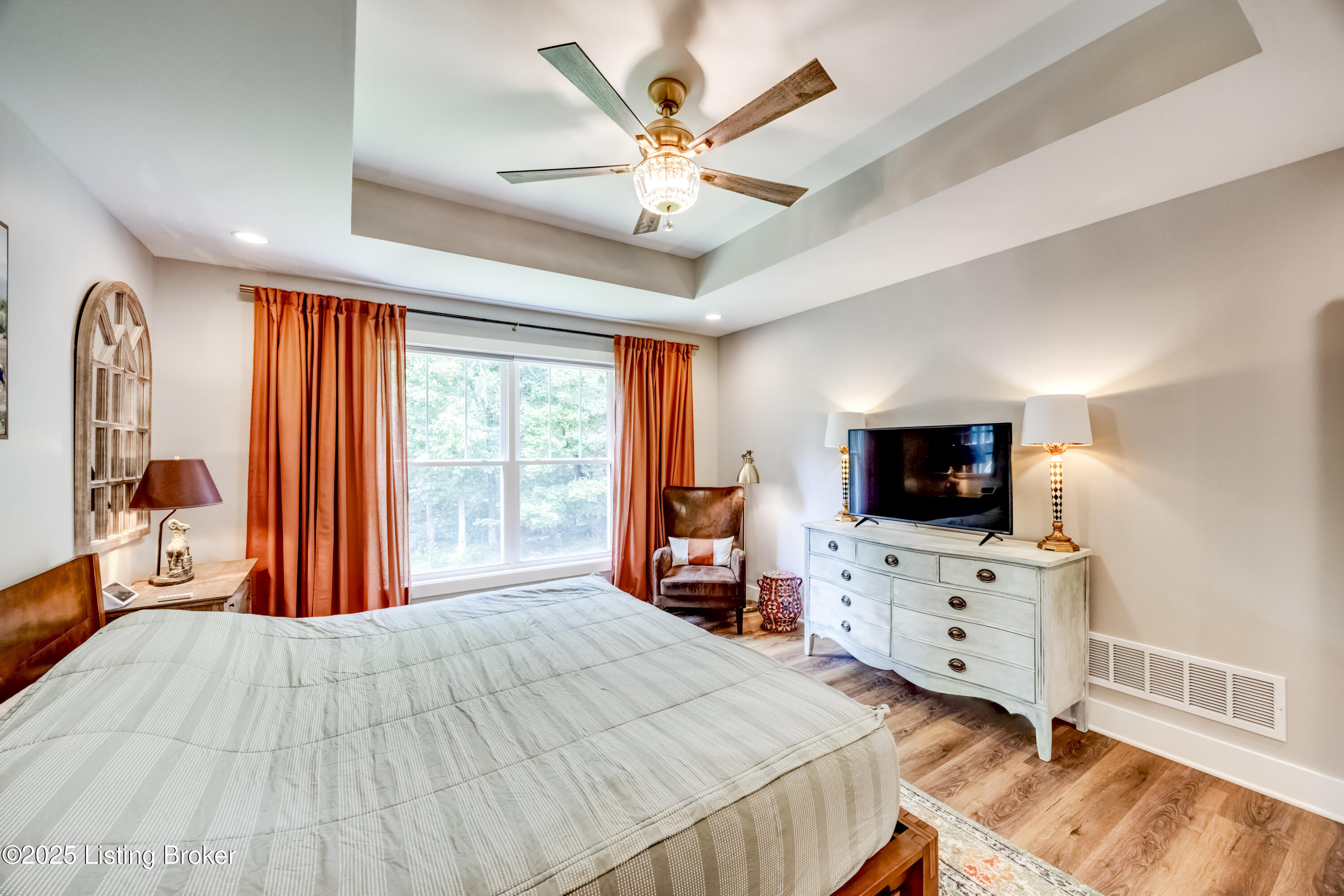 7105 Hollow Oak Ct Property Photo 25