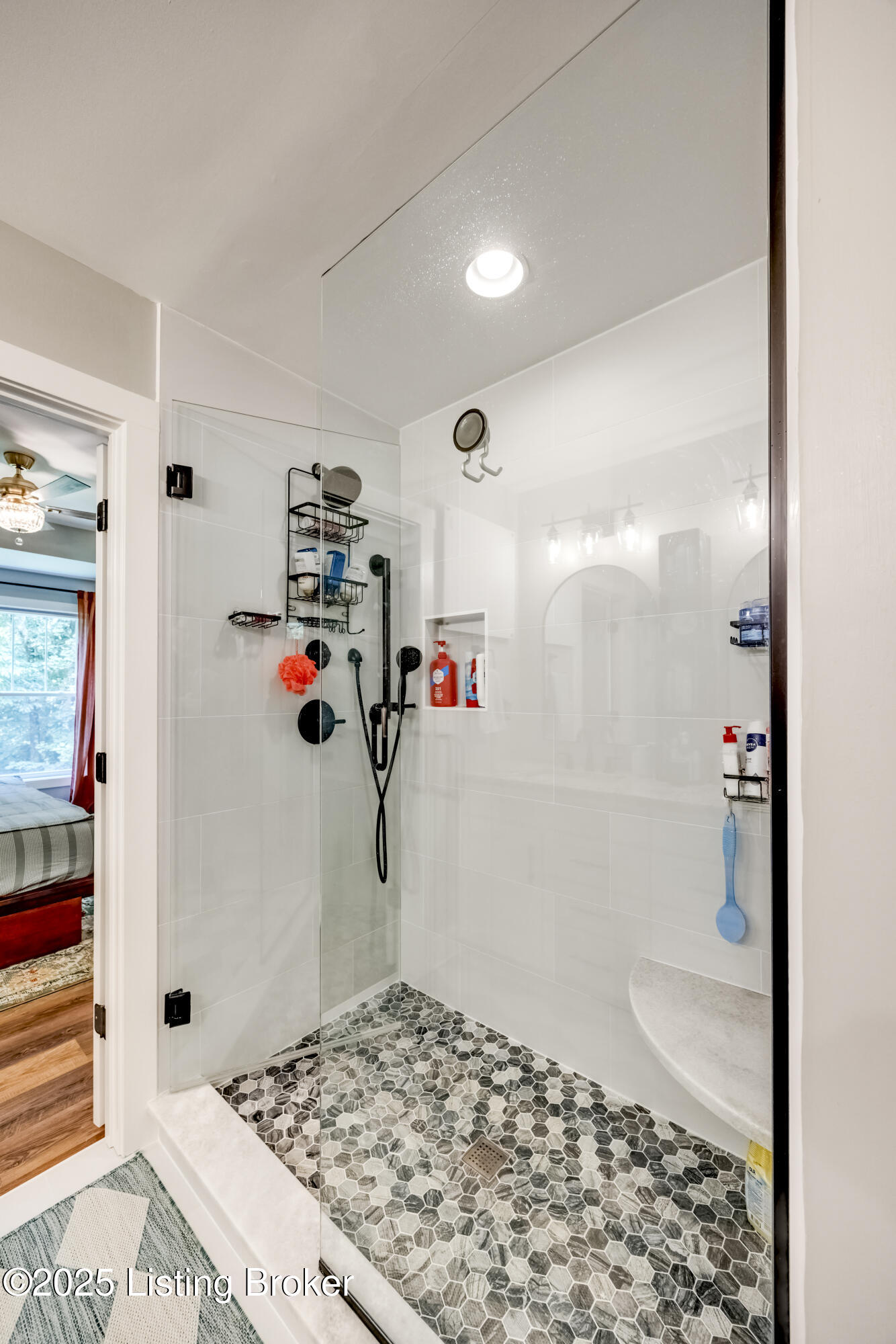 7105 Hollow Oak Ct Property Photo 29