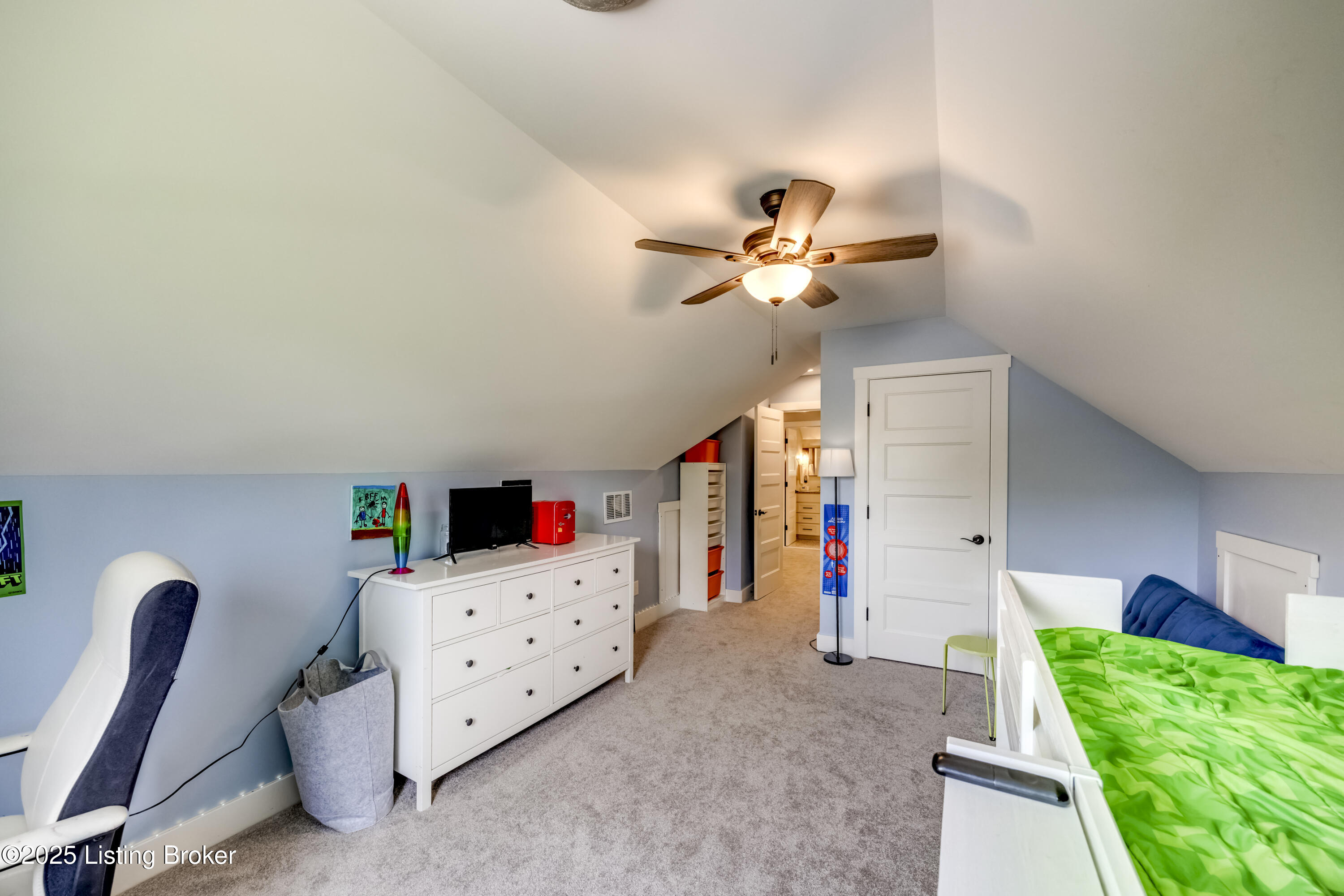 7105 Hollow Oak Ct Property Photo 36