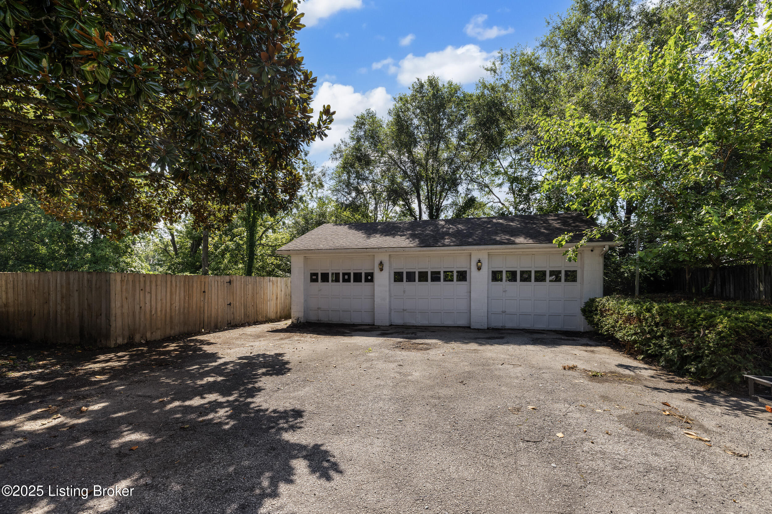 4112 Billtown Rd Property Photo 5