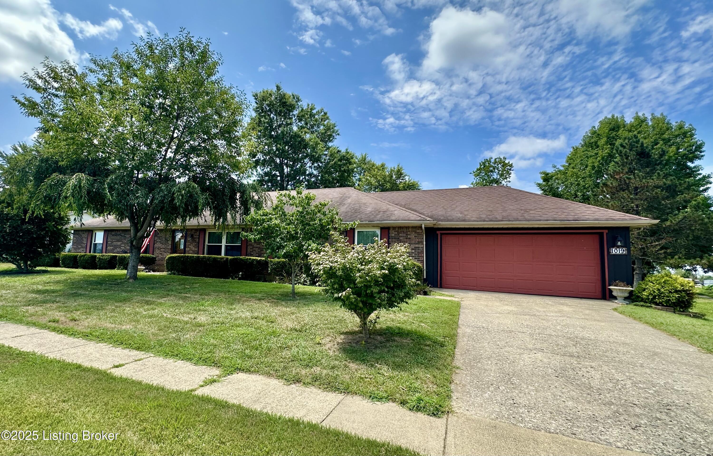1019 S Woodland Dr Property Photo 1