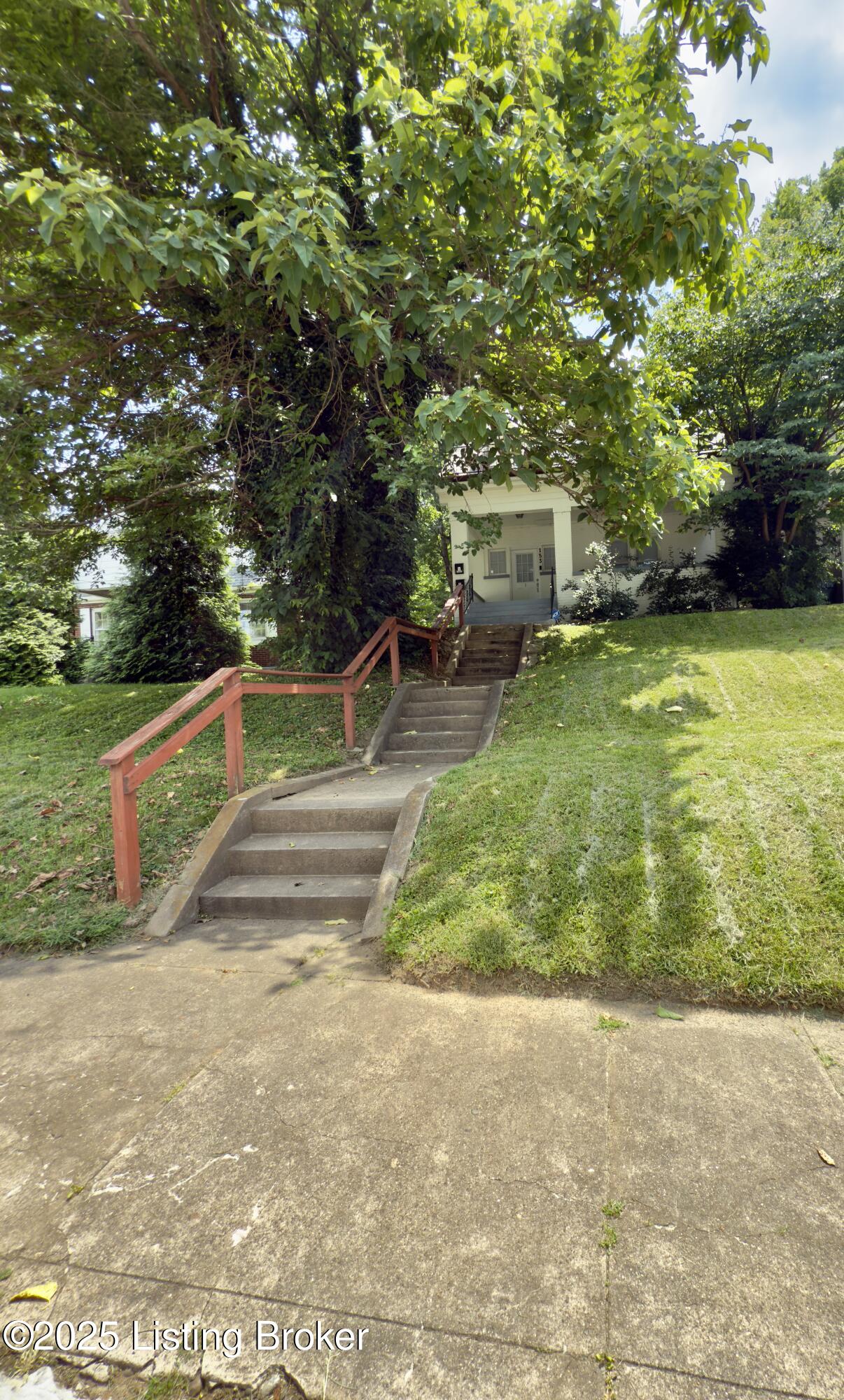 153 N Bellaire Ave Property Photo 1
