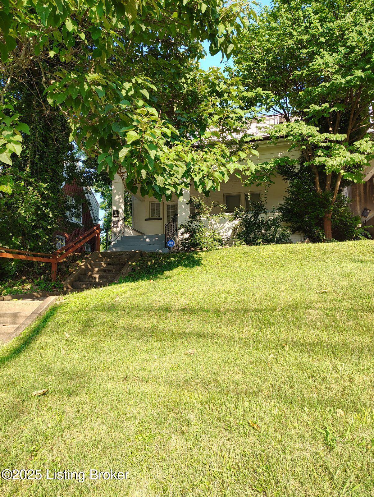 153 N Bellaire Ave Property Photo 2
