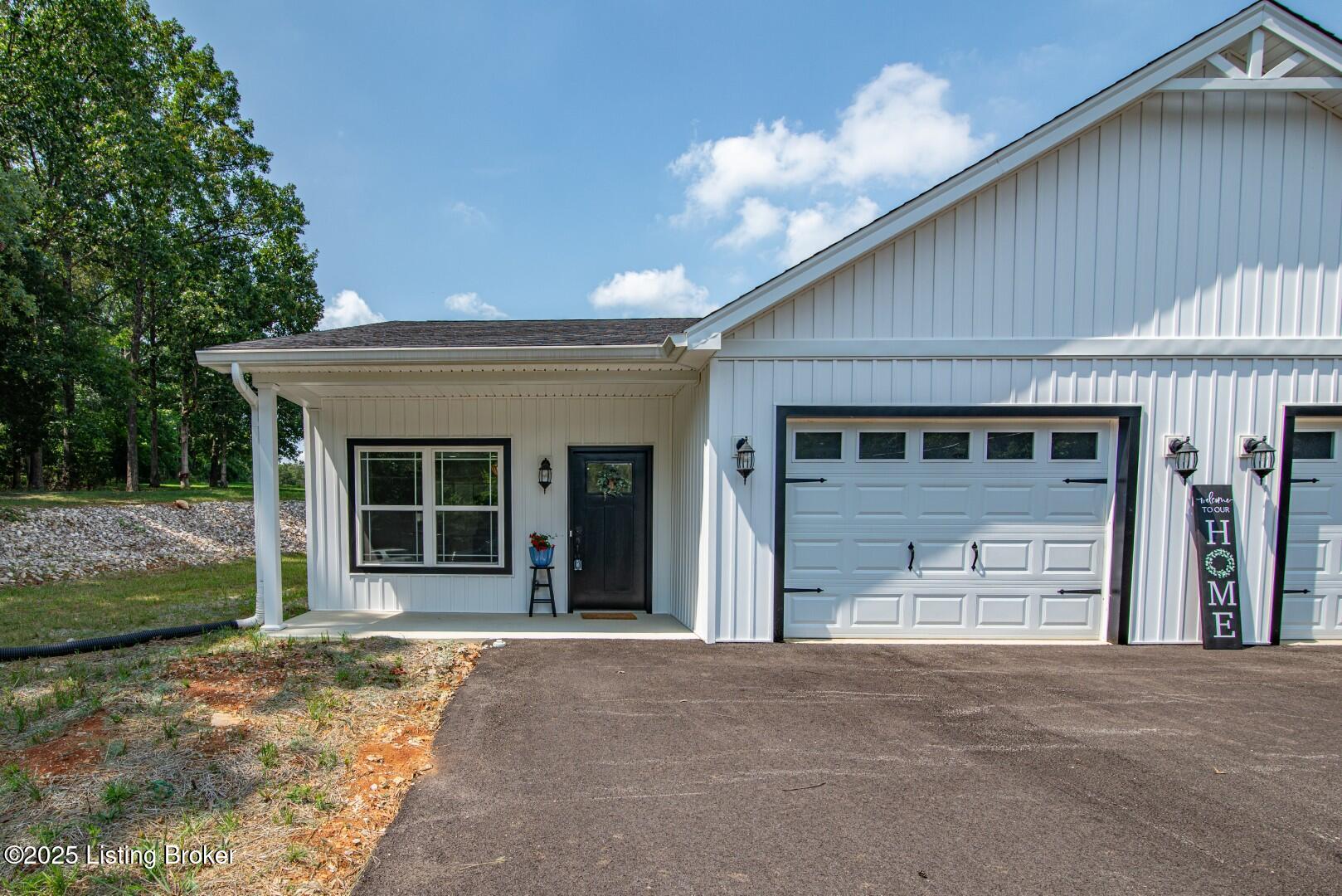 293 Piping Rock Rd Property Photo 1