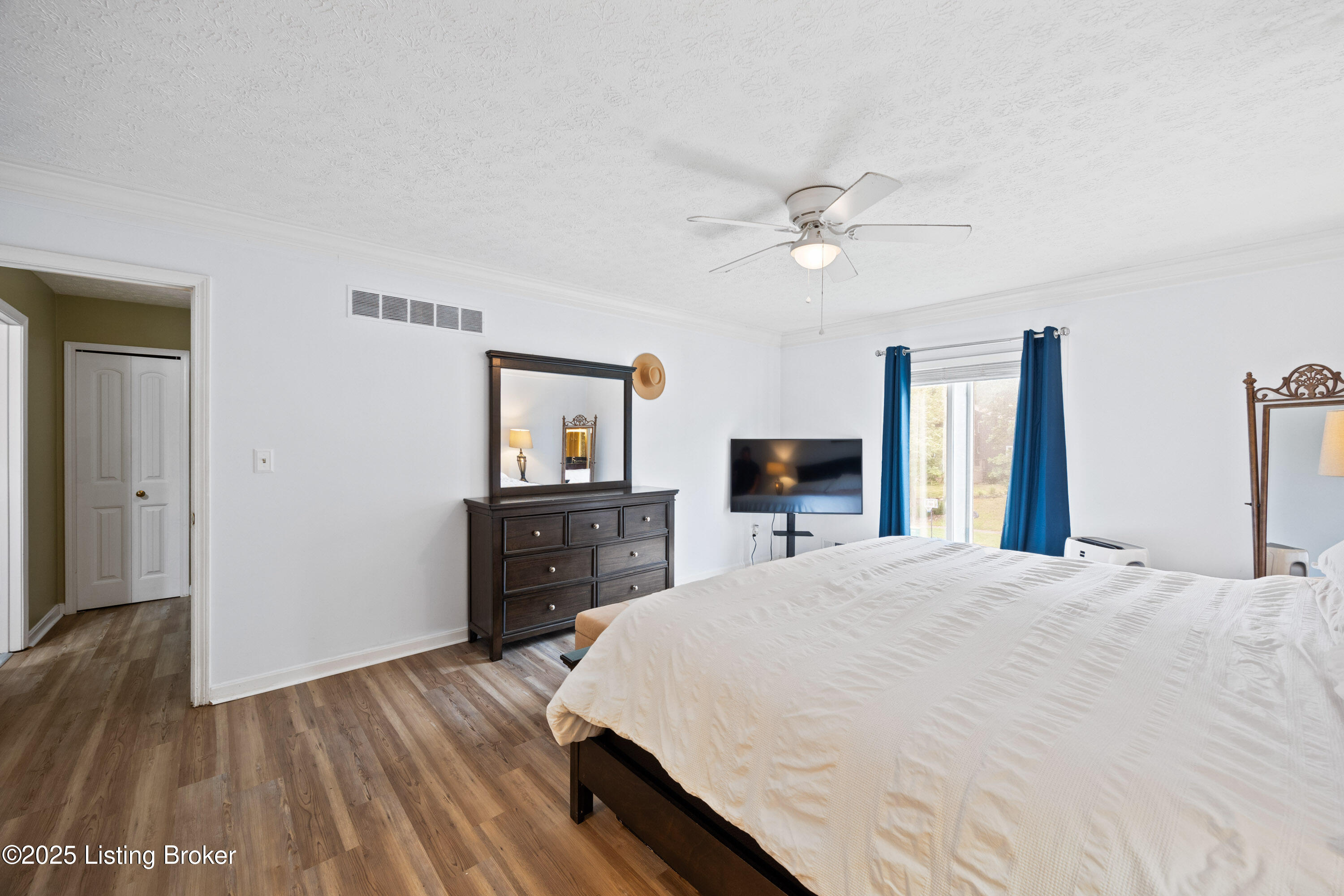 8111 Barbour Manor Dr Property Photo 23