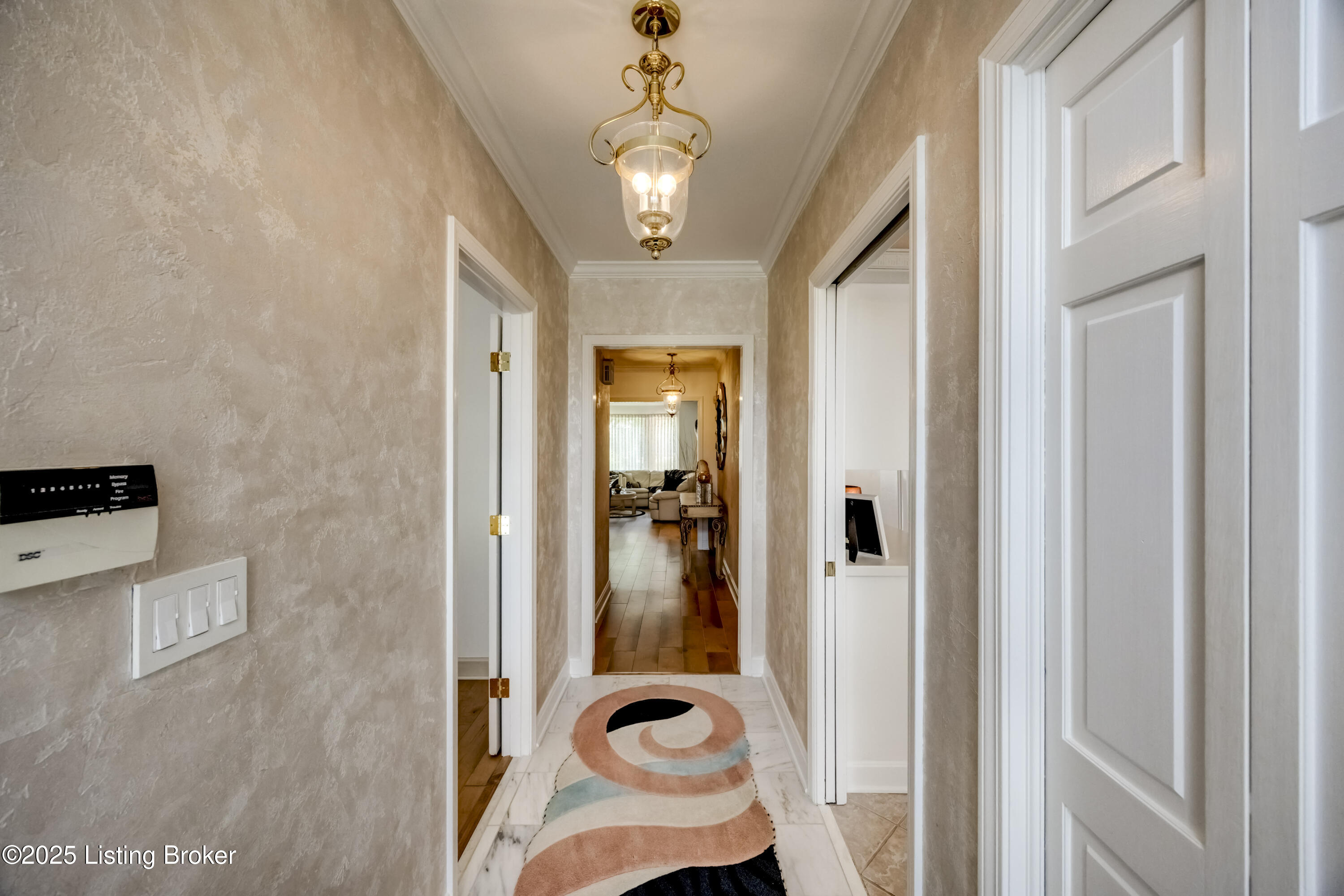 6722 Deep Creek Dr Property Photo 3