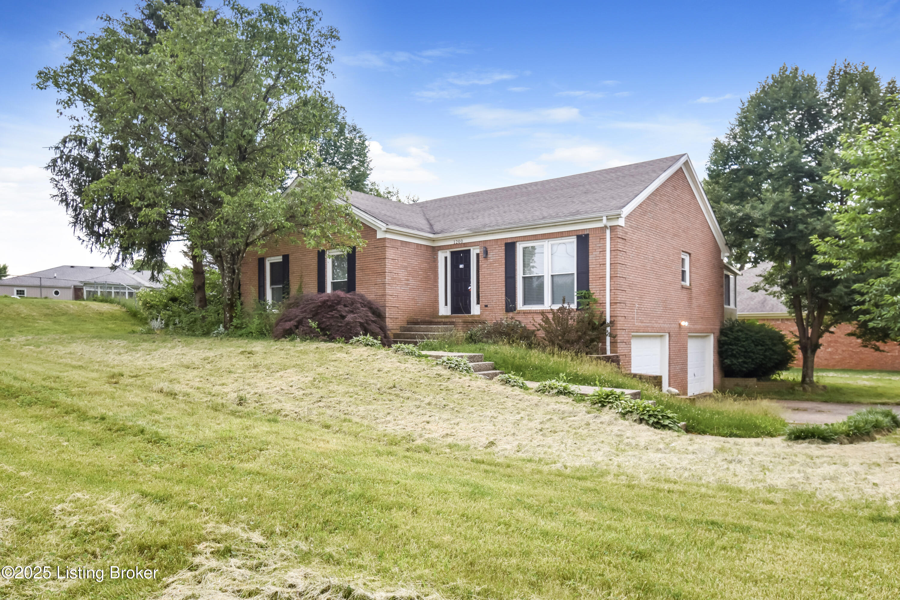 1200 Goshen Ln Property Photo 1