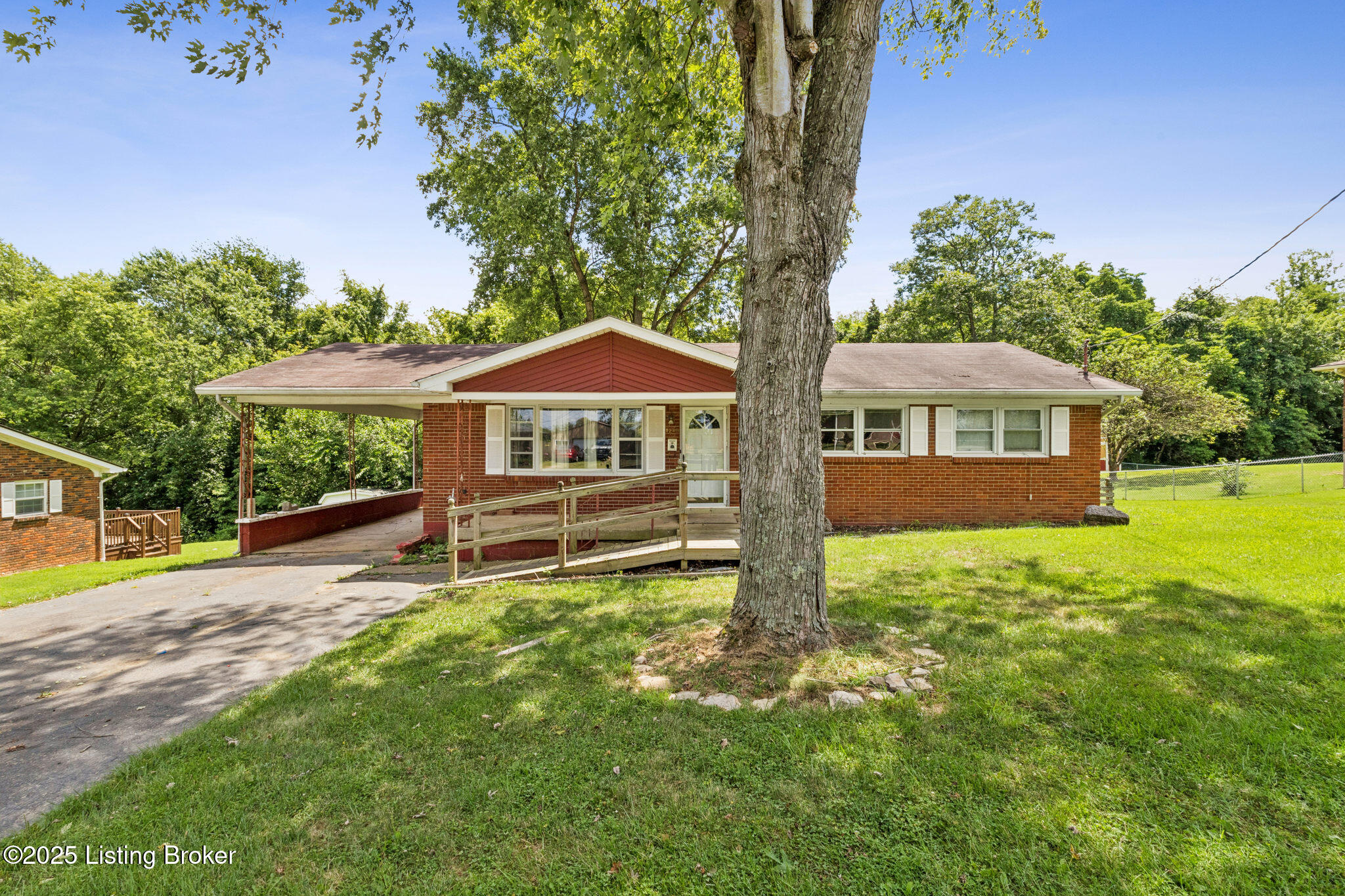 1245 Park Ln Property Photo 1