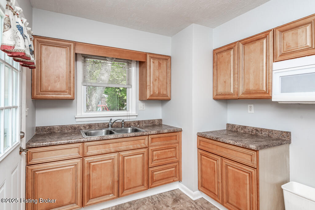 6404 Terry Rd Property Photo 9