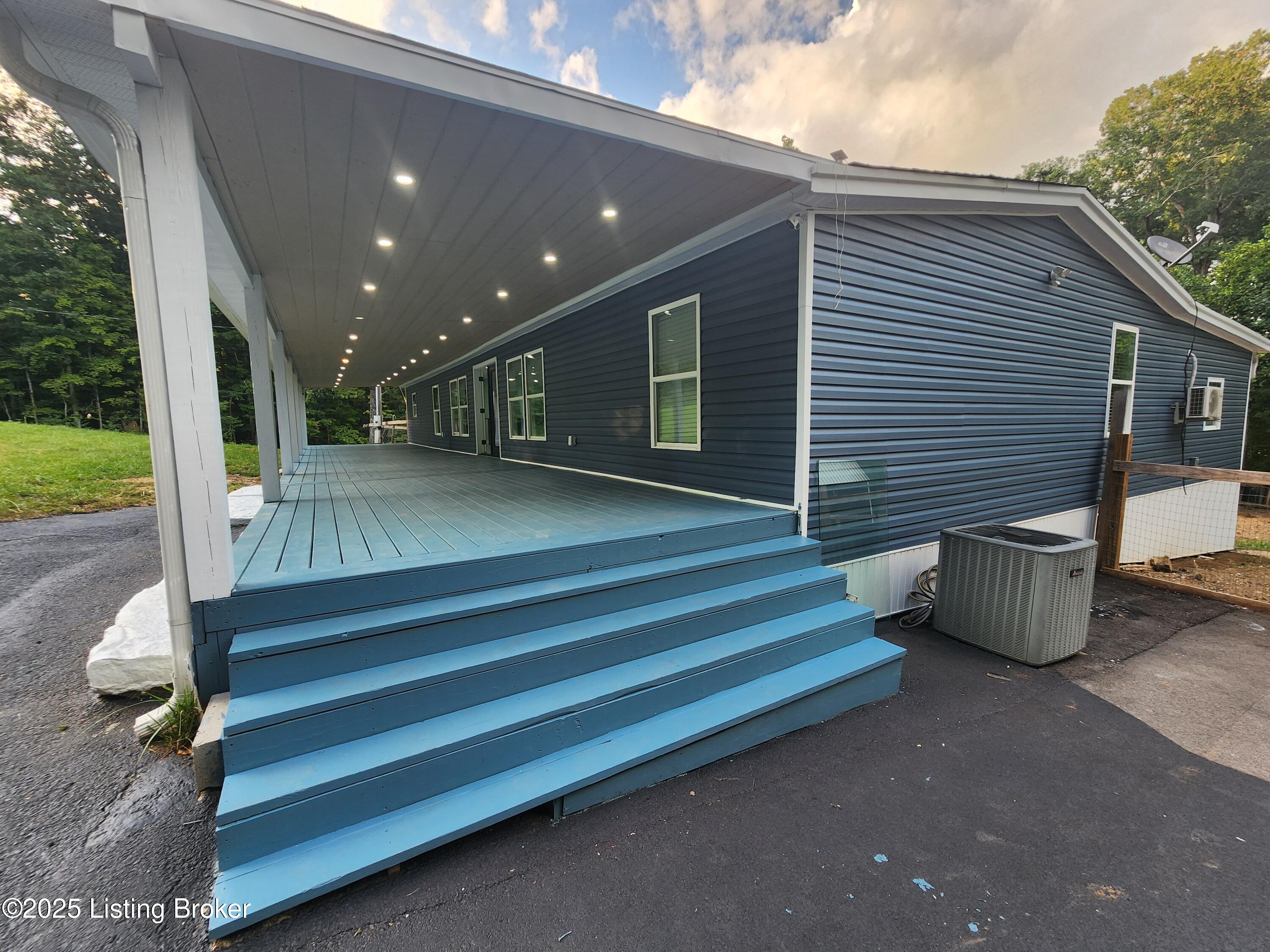 364 N Ridge Rd Property Photo 1